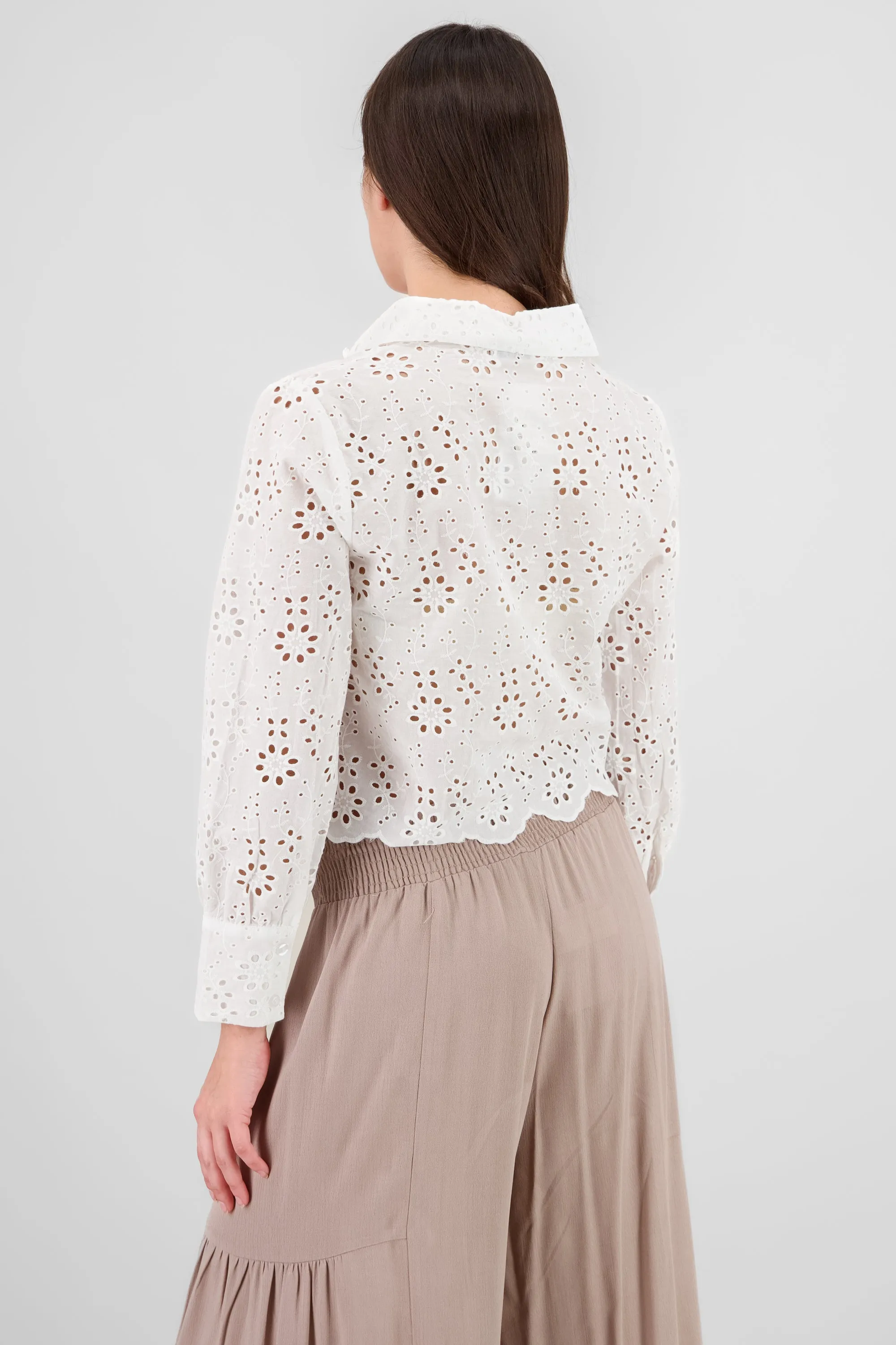 Camisa con detalle de eyelet sold by Shasa product image thumbnail 4