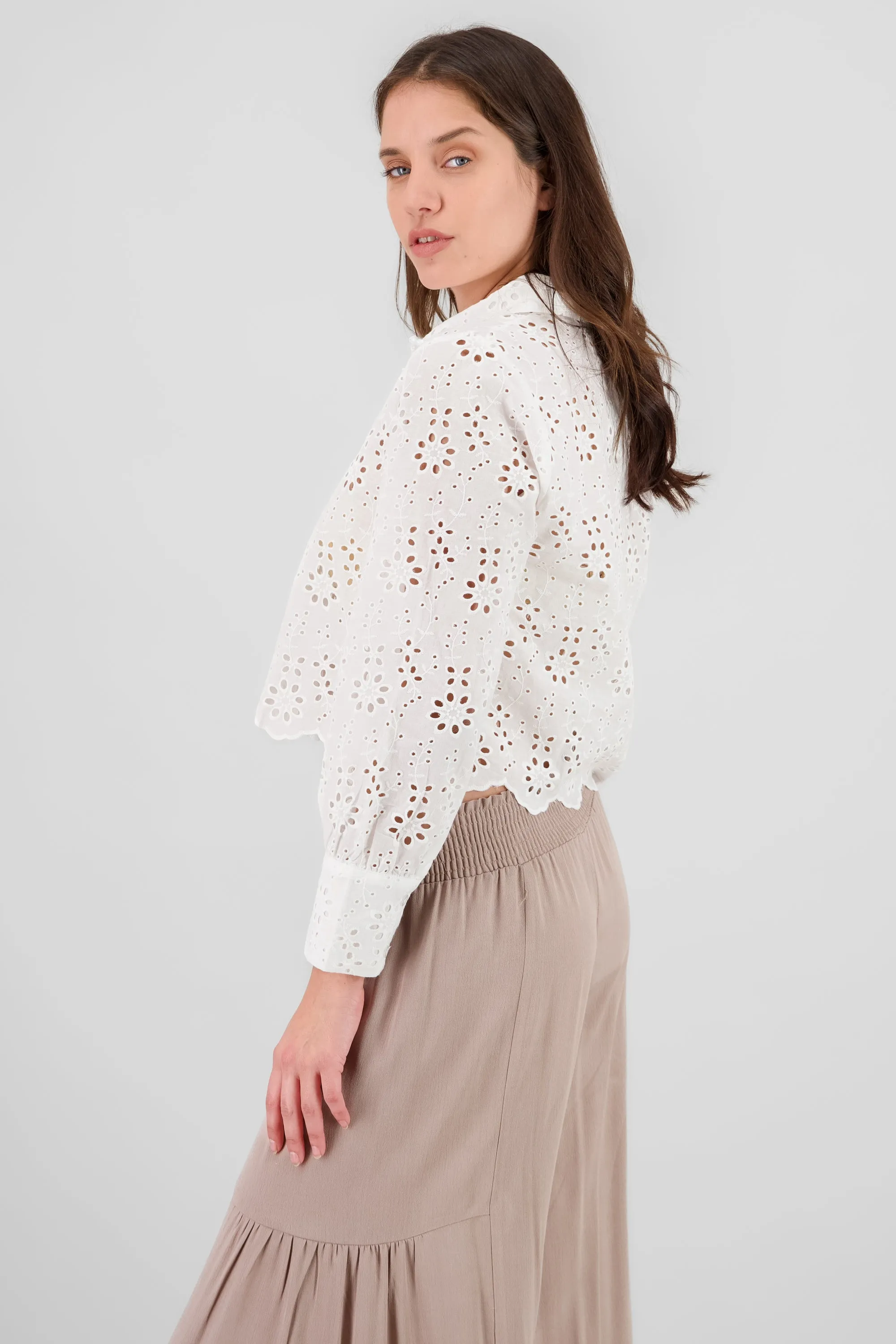Camisa con detalle de eyelet sold by Shasa product image thumbnail 3