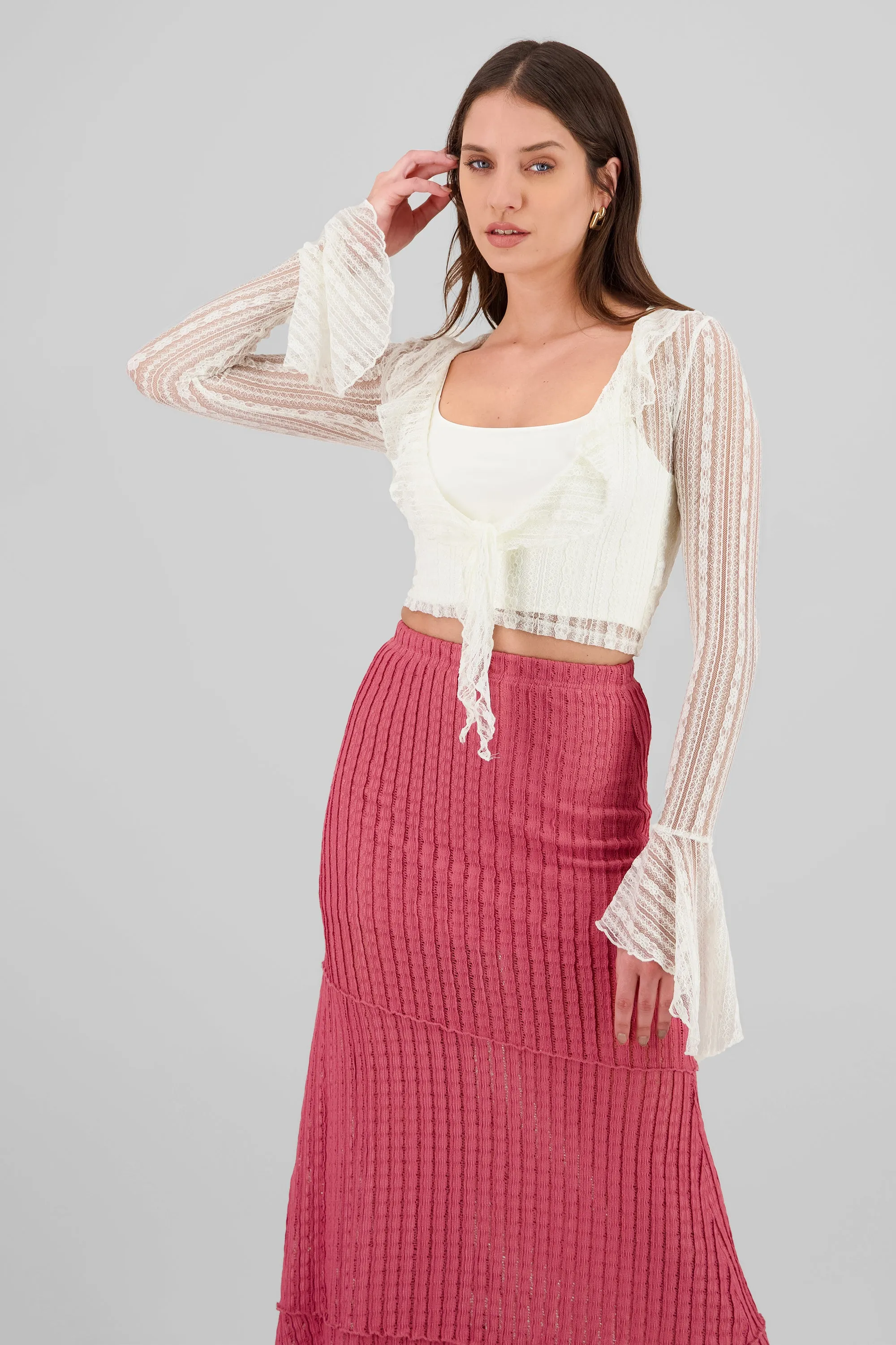 Blusa de encaje escote profundo sold by Shasa