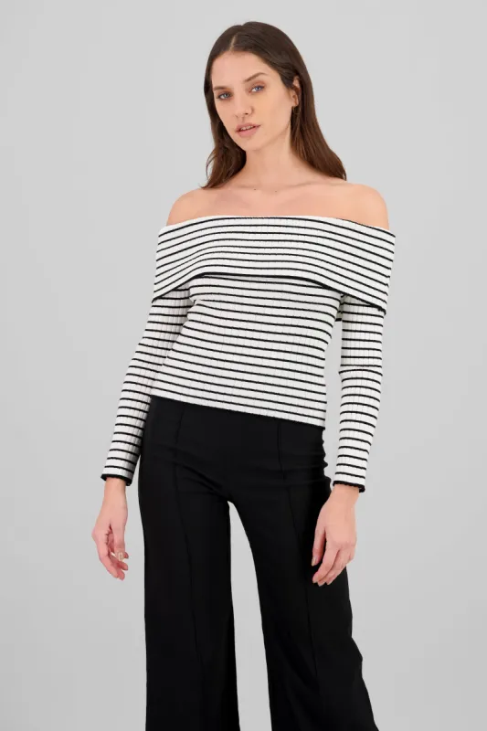 Top manga larga off shoulder textura sold by Shasa