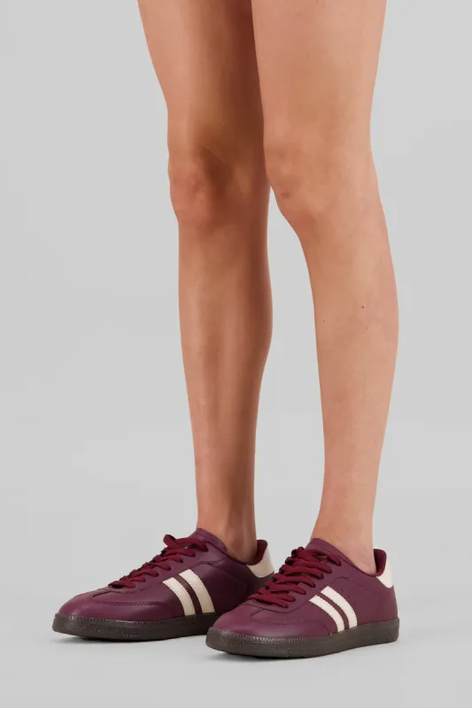 Tenis Dos Lineas Dark sold by Shasa