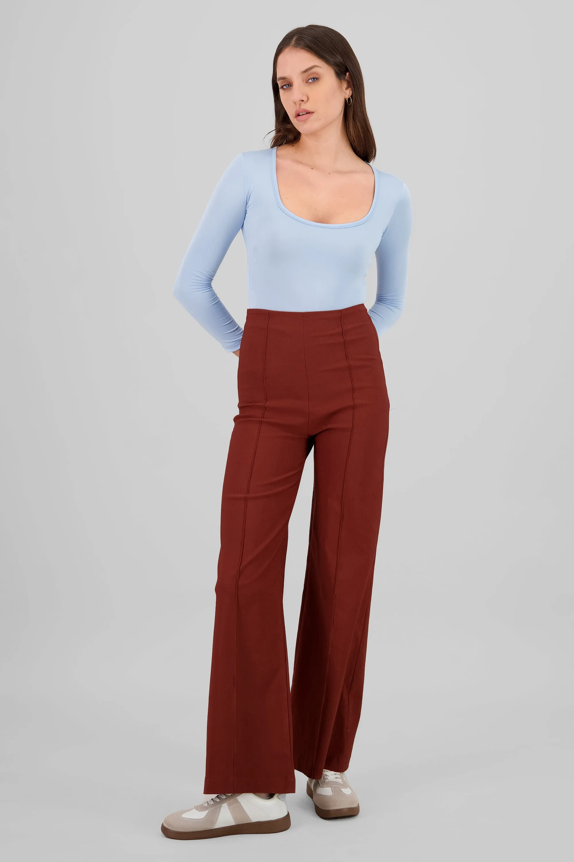 Pantalon wide leg detalle costura sold by Shasa