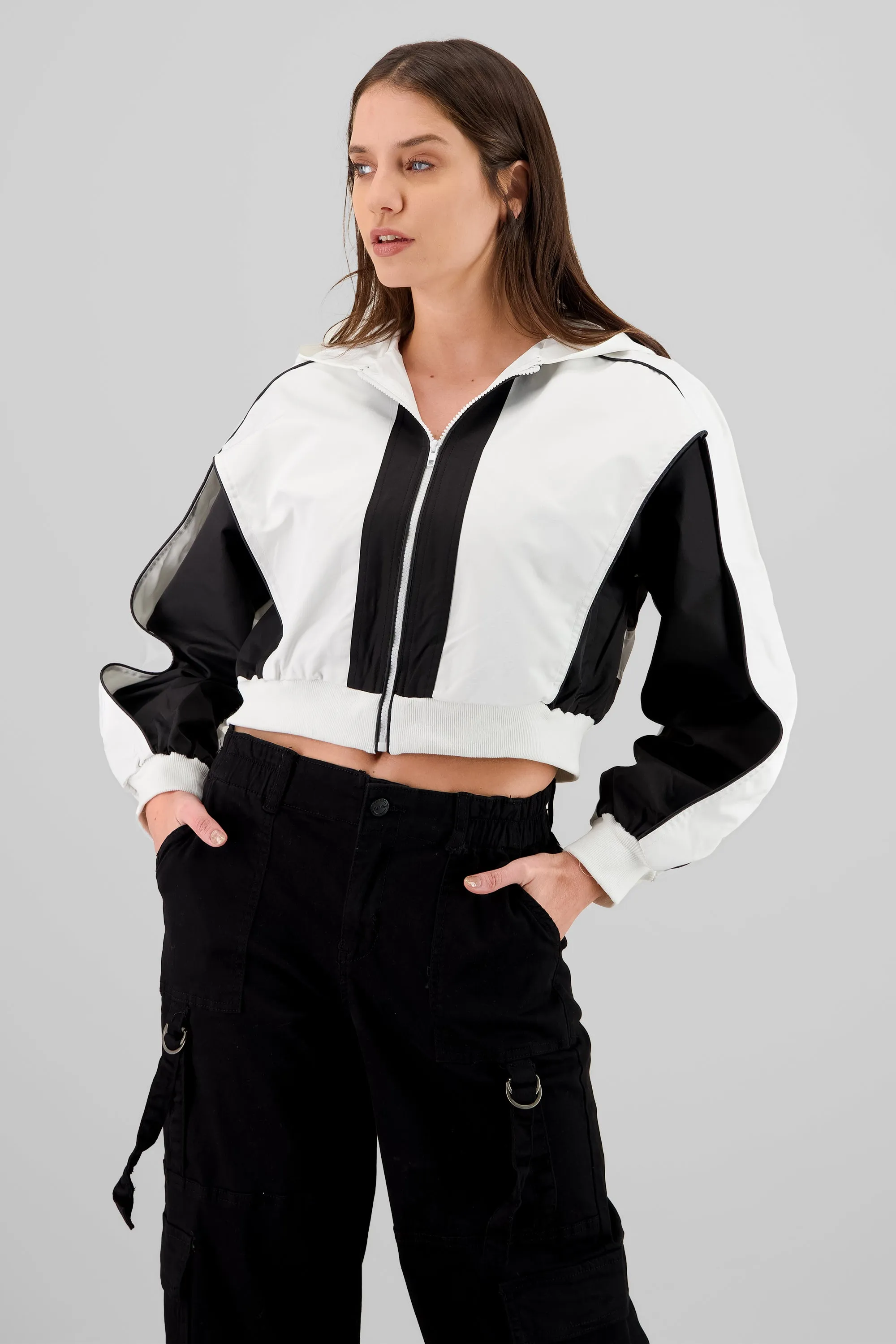 Chamarra ligera detalle contraste sold by Shasa