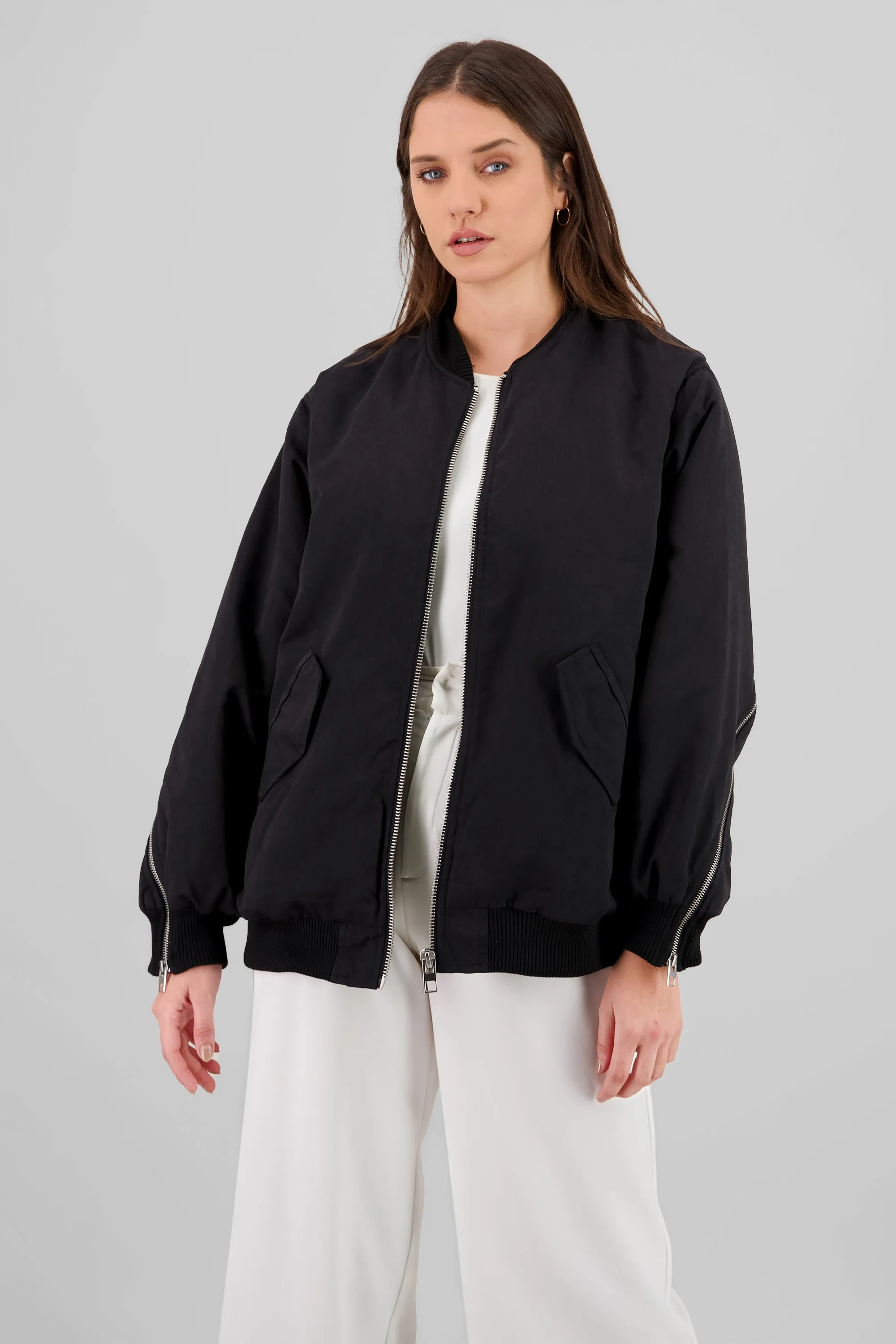 Bomber jacket oversize detalle cierre espalda hyp sold by Shasa