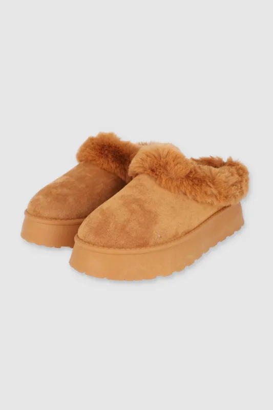 Pantufla Peluda Mula sold by Shasa