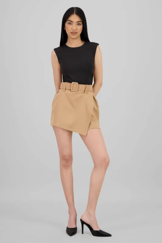 Falda mini detalle cinturon sold by Shasa