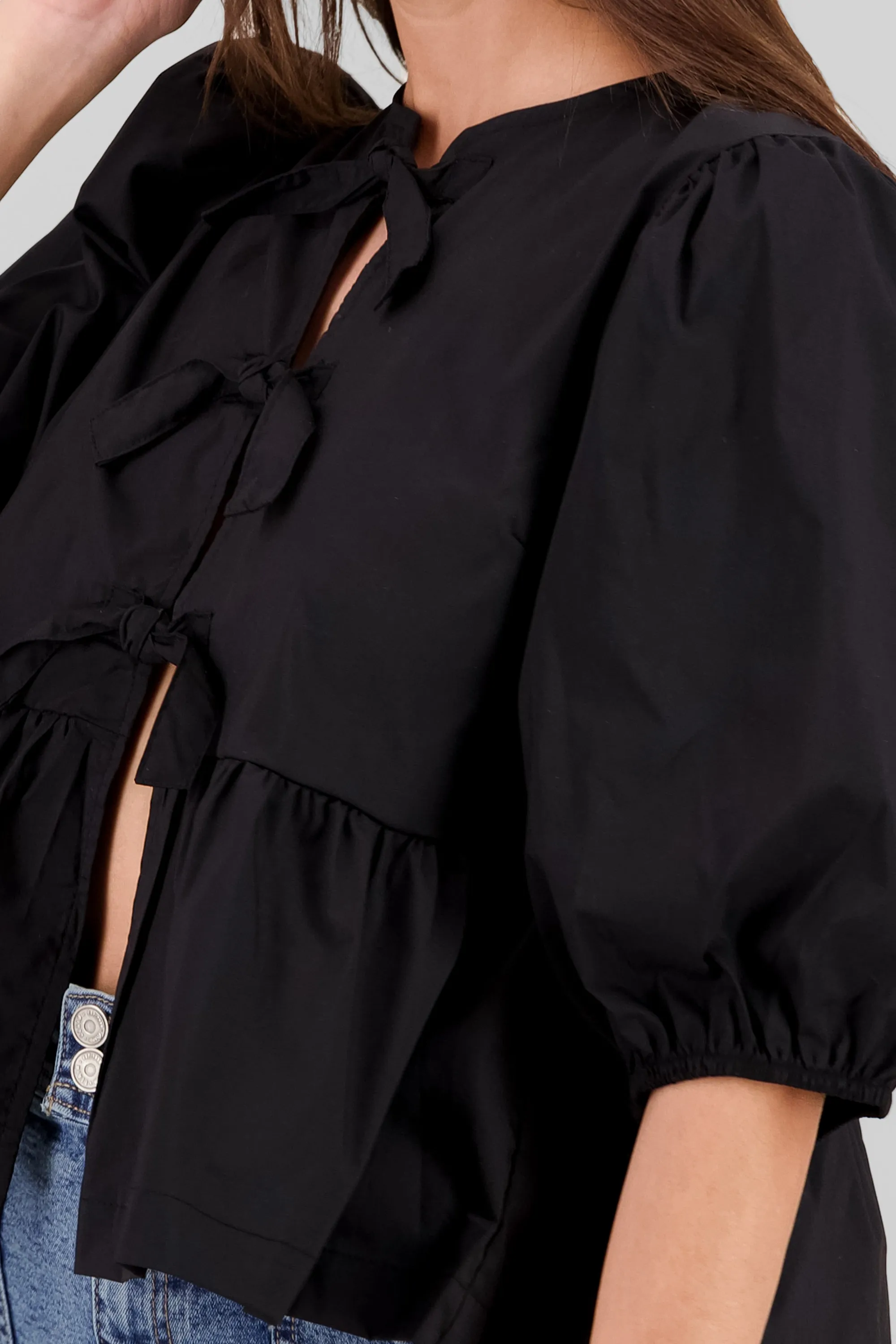 Blusa abullonada con moños lisa sold by Shasa product image thumbnail 5