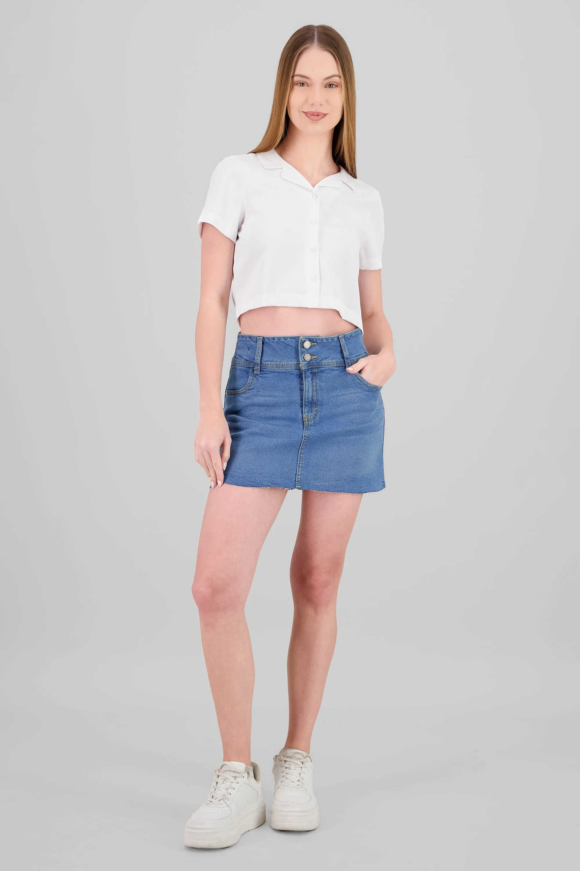 Falda short con doble botón sold by Shasa