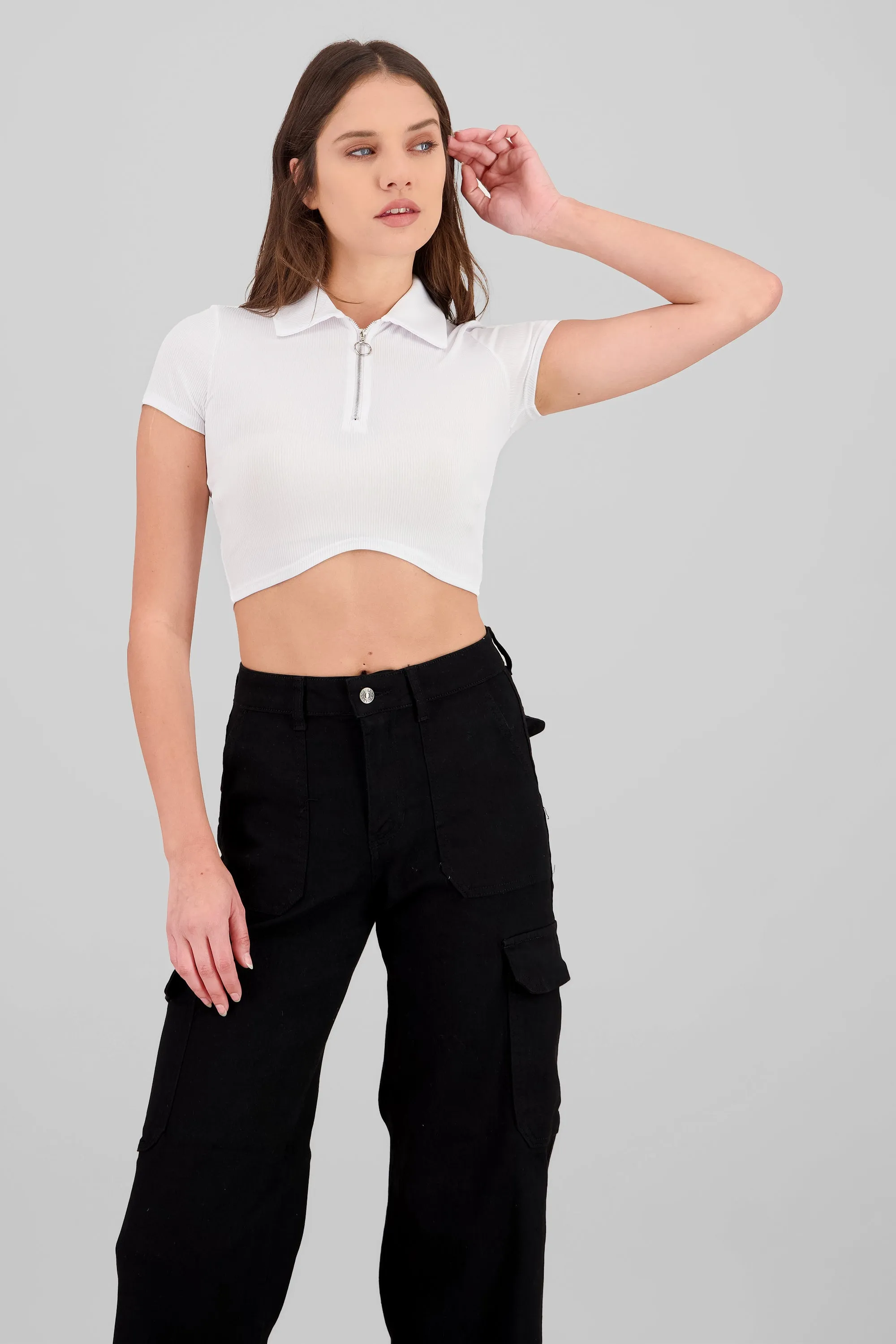 Top manga corta cuello detalle medio cierre sold by Shasa product image thumbnail 2