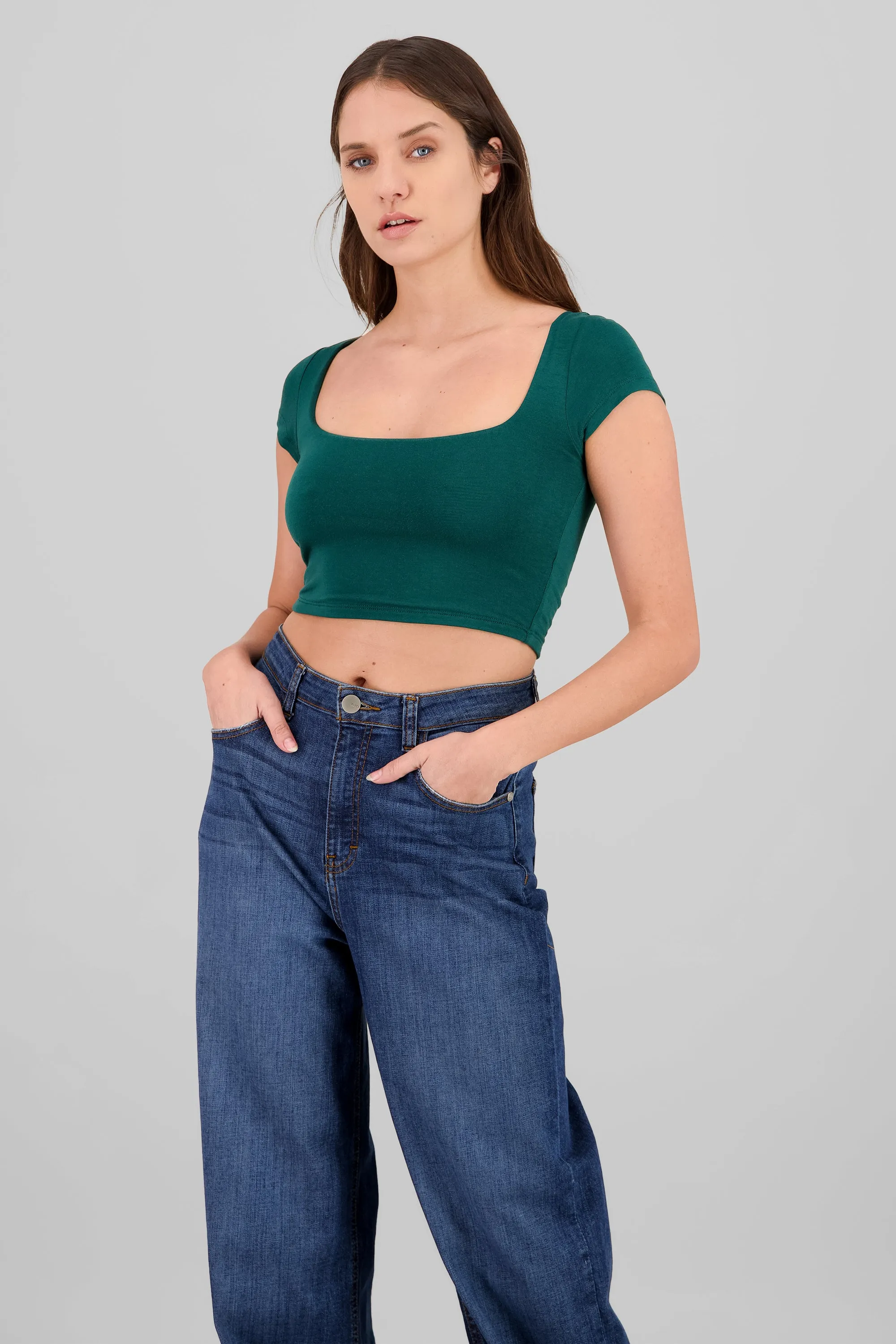 Top escote cuadrado con manga corta sold by Shasa