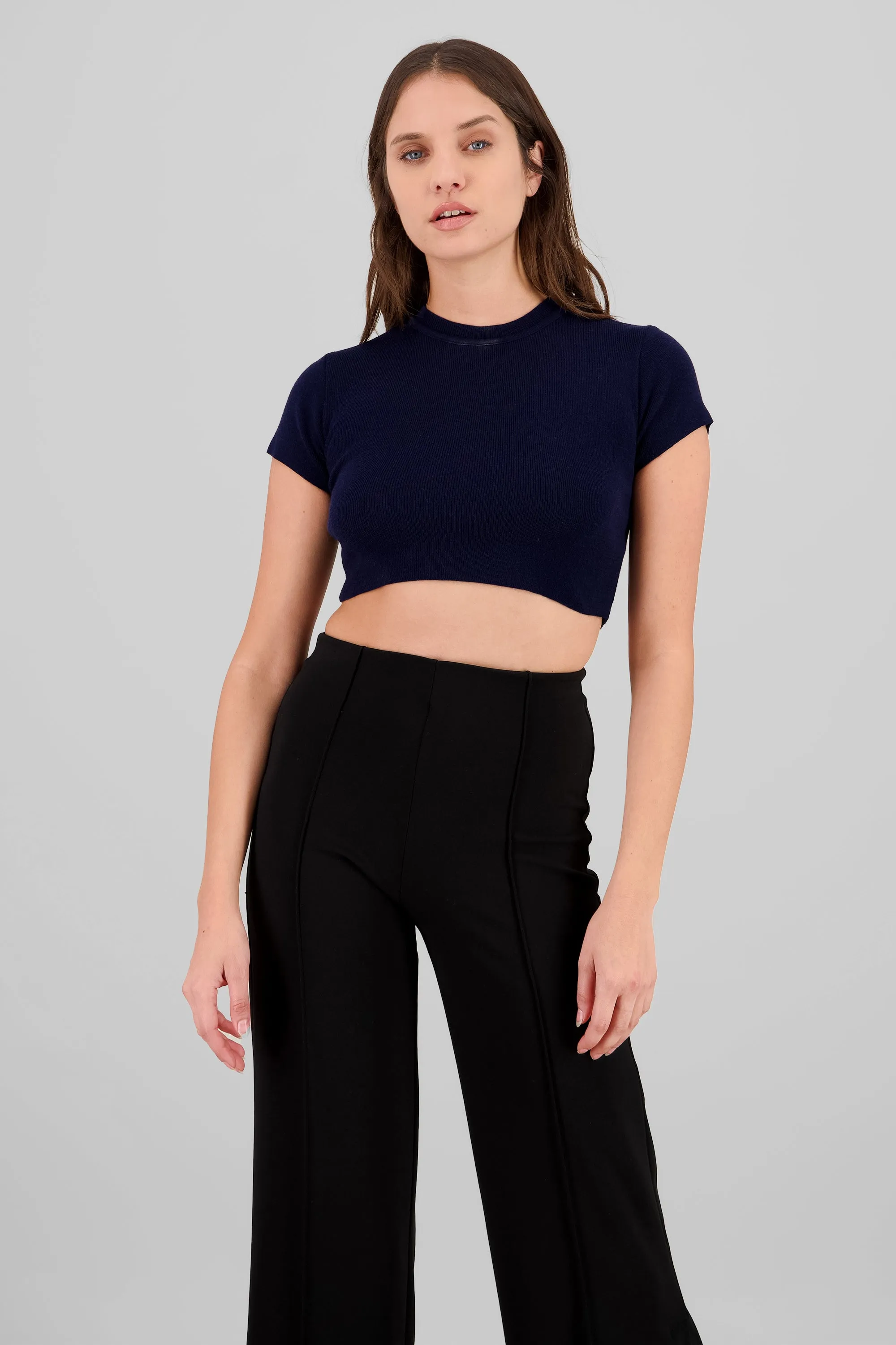 Top crop tejido manga corta sold by Shasa