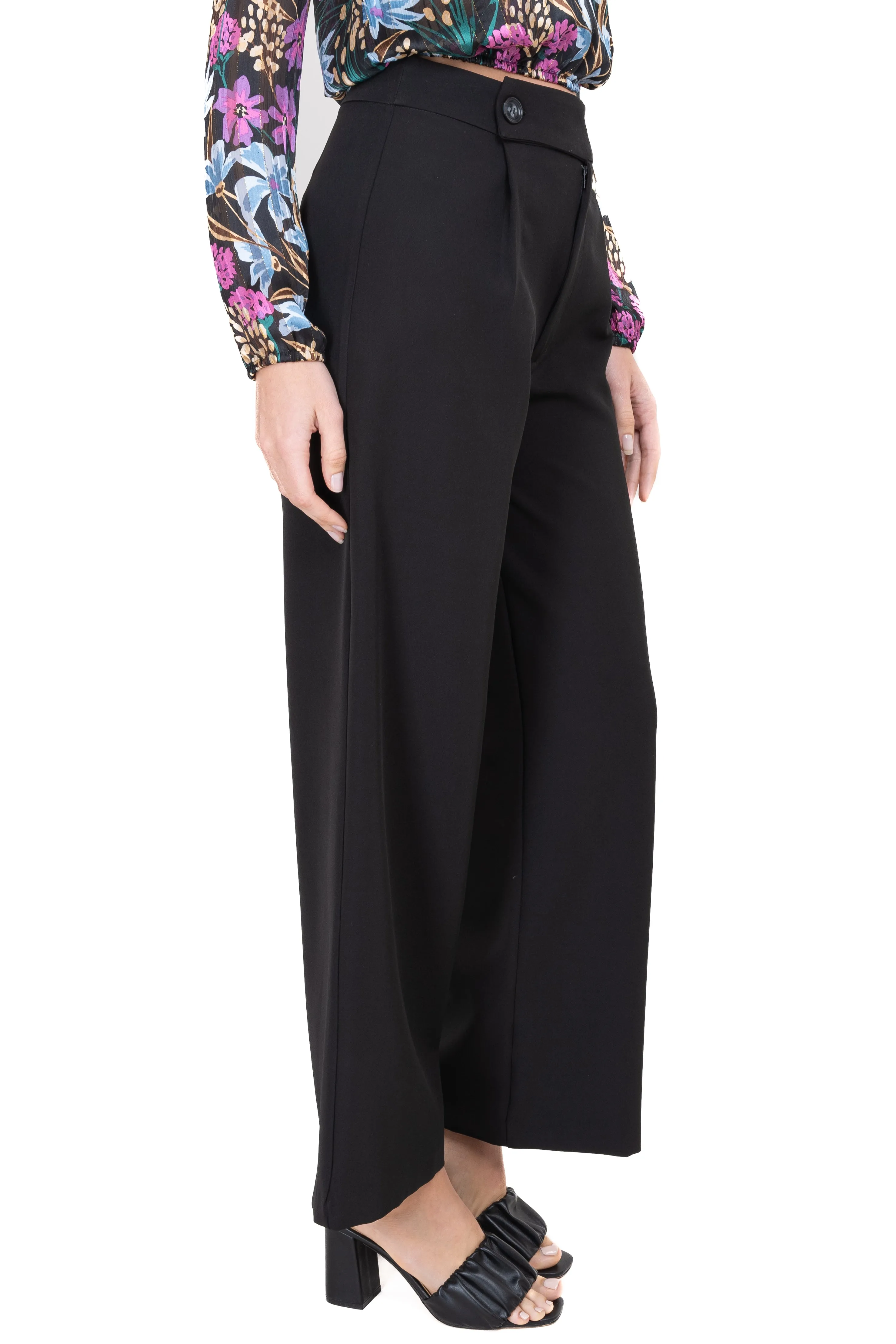 Pantalón wide leg botón cruzado sold by Shasa product image thumbnail 3