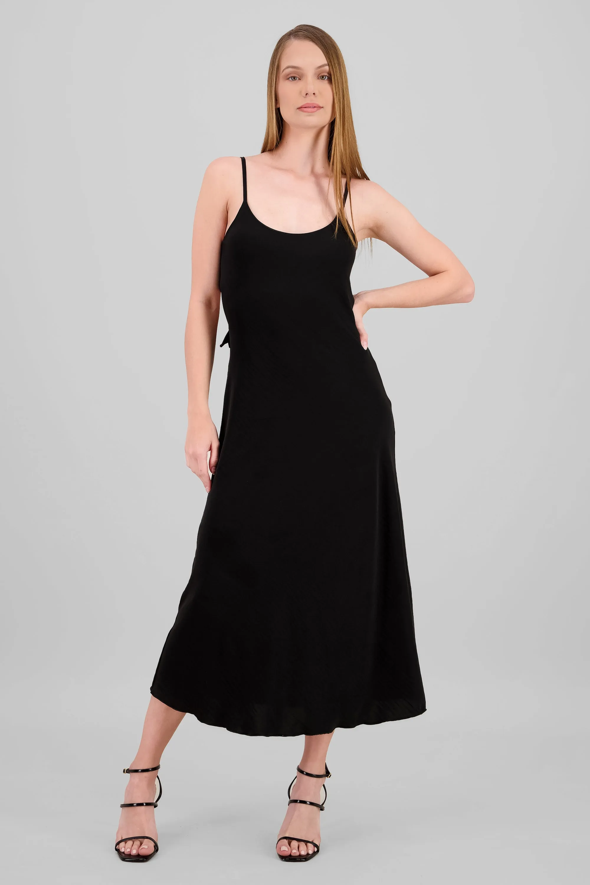 Vestido maxi ligero detalle espalda sold by Shasa product image thumbnail 2