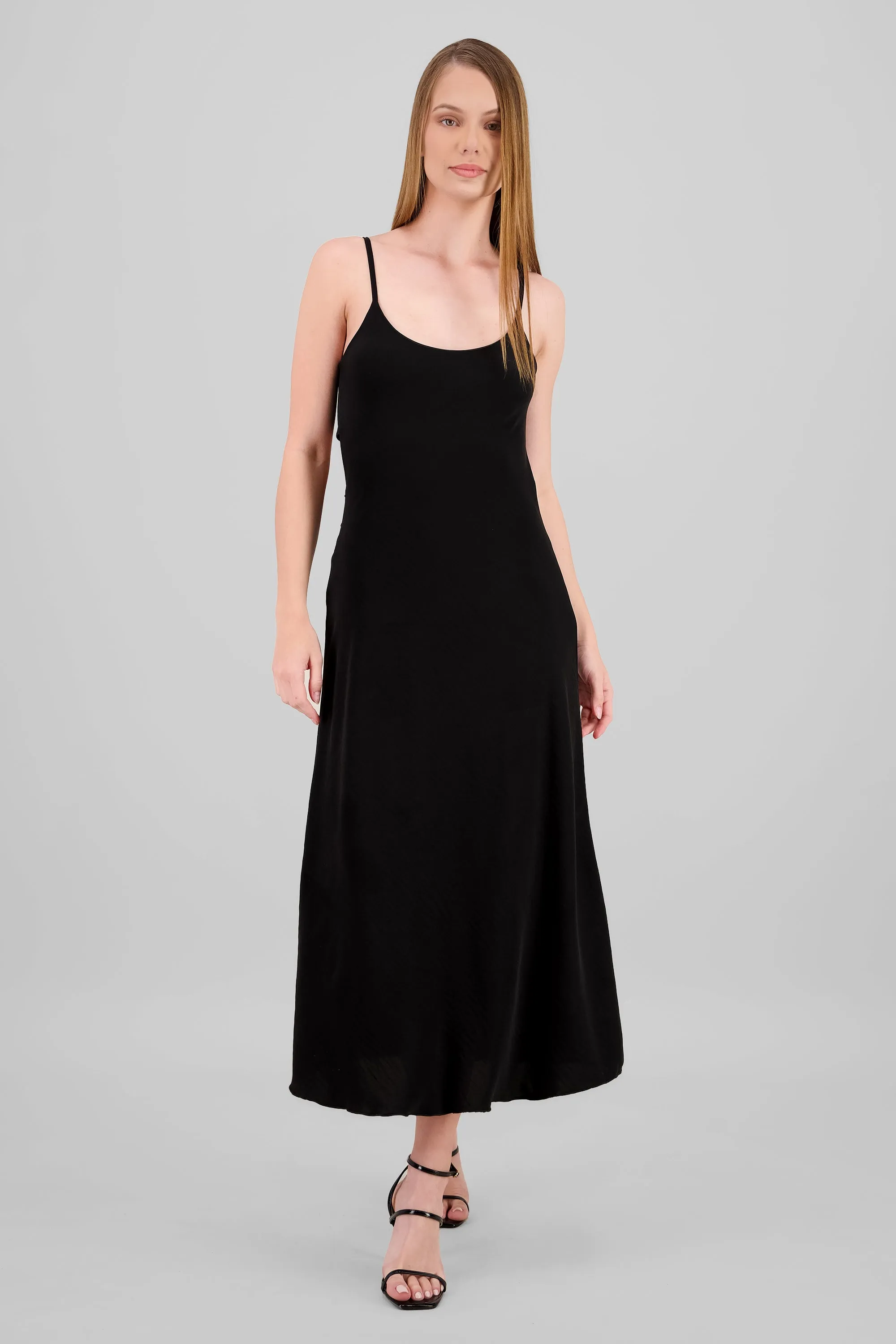 Vestido maxi ligero detalle espalda sold by Shasa