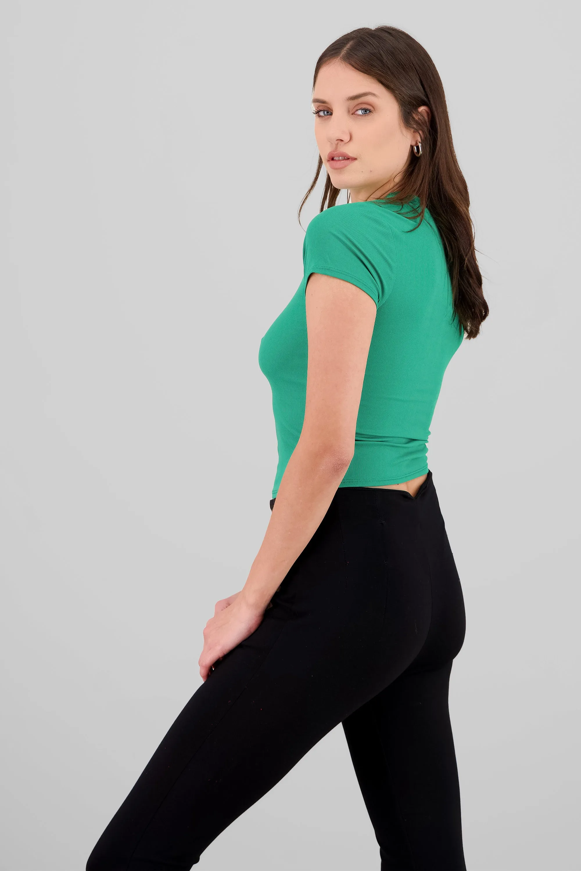 Top corto manga corta cuello redondo sold by Shasa product image thumbnail 3