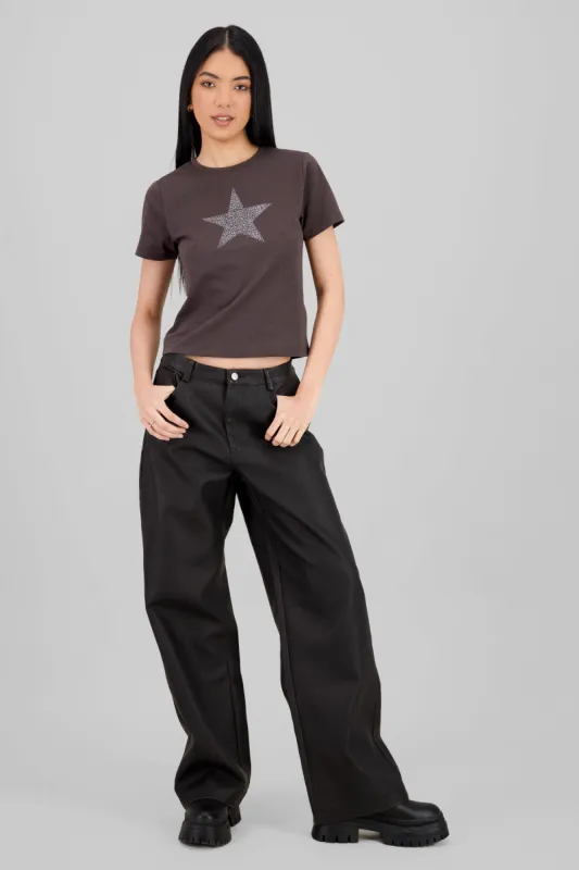 Pantalones efecto piel pierna amplia sold by Shasa