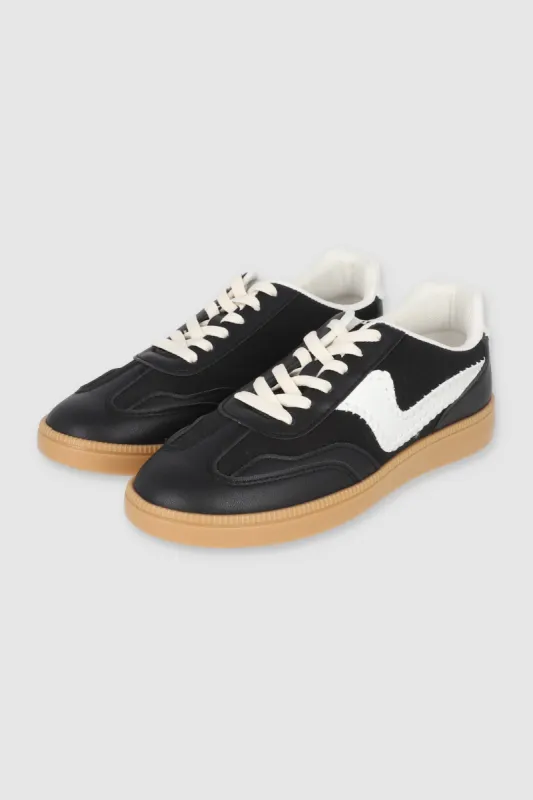 Tenis casual bordado lateral sold by Shasa