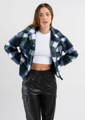 Chamarra peluche cuadros sold by Shasa