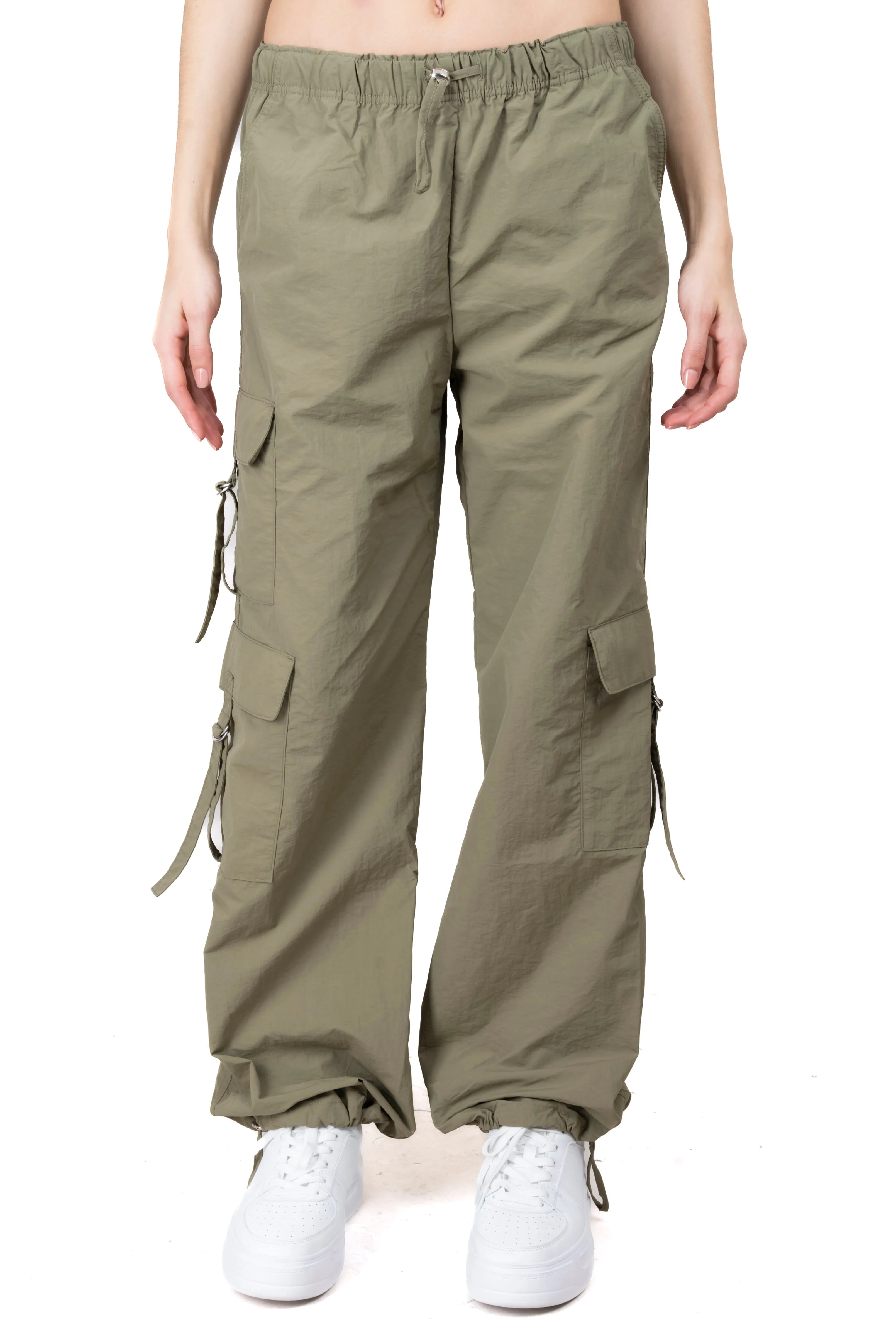 Pantalón parachute bolsillos cargo sold by Shasa