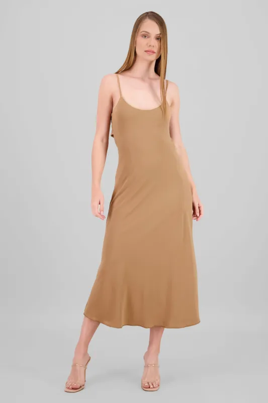 Vestido maxi ligero detalle espalda sold by Shasa
