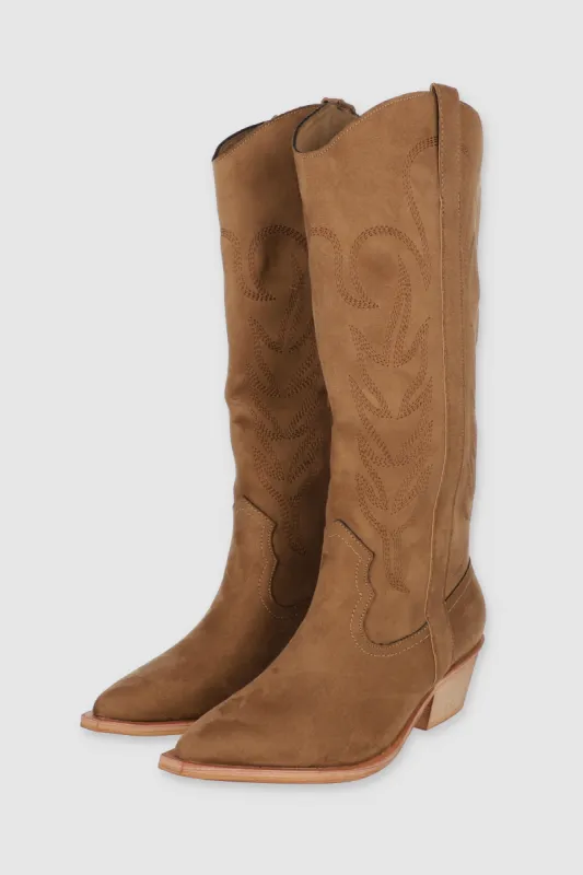 Bota vaquera estructurada bordado sold by Shasa