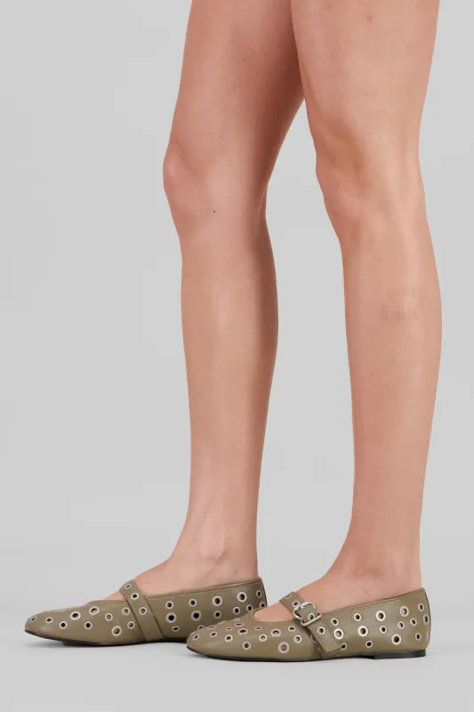 Flat Studs Megas sold by Shasa