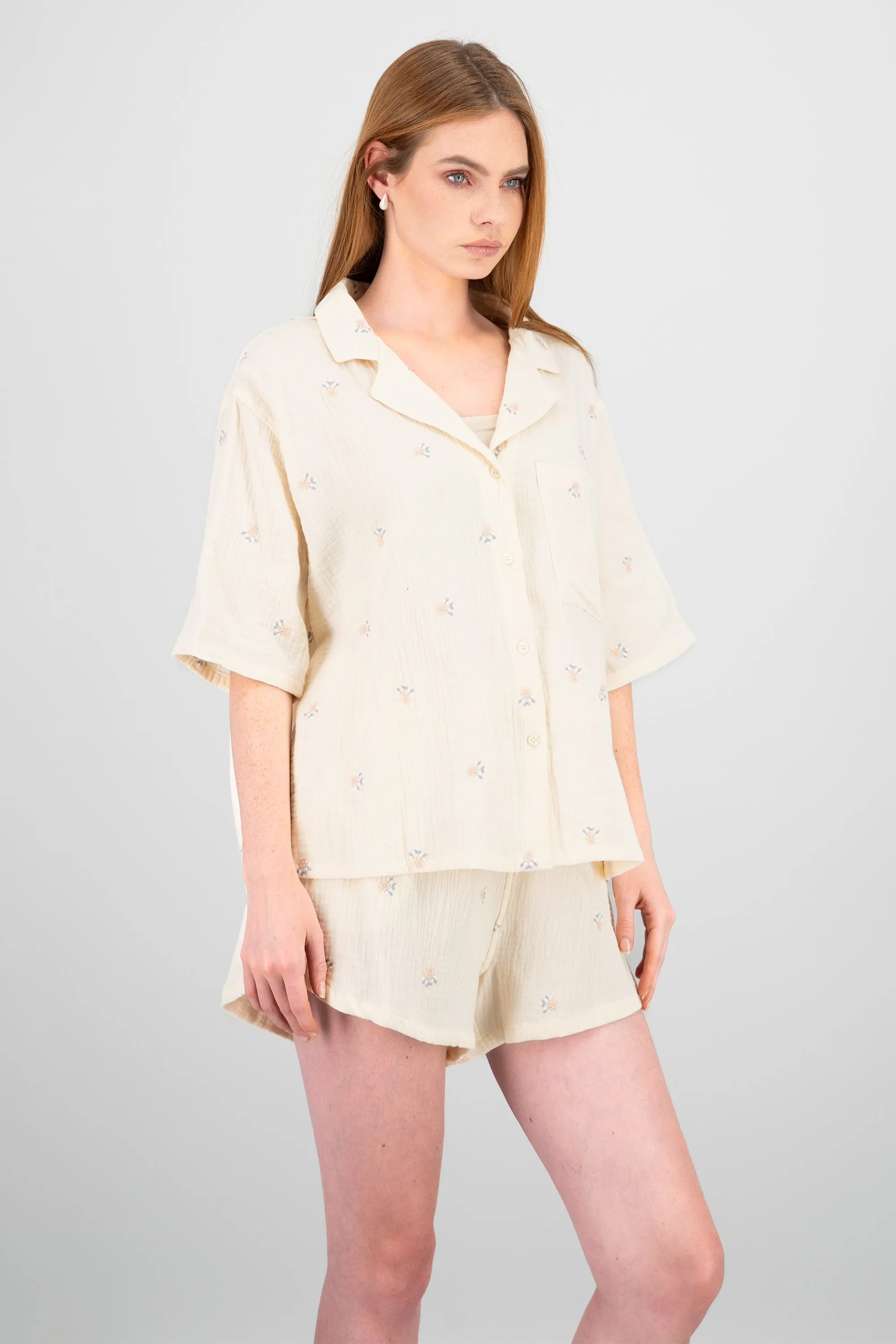 Camisa manga corta con flores bordadas sold by Shasa product image thumbnail 3