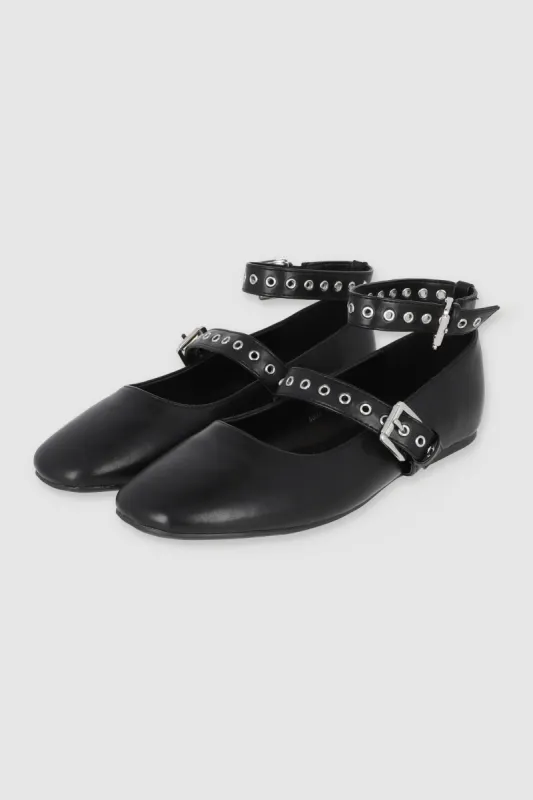 FLAT STUDS TIRA TOBILLO sold by Shasa