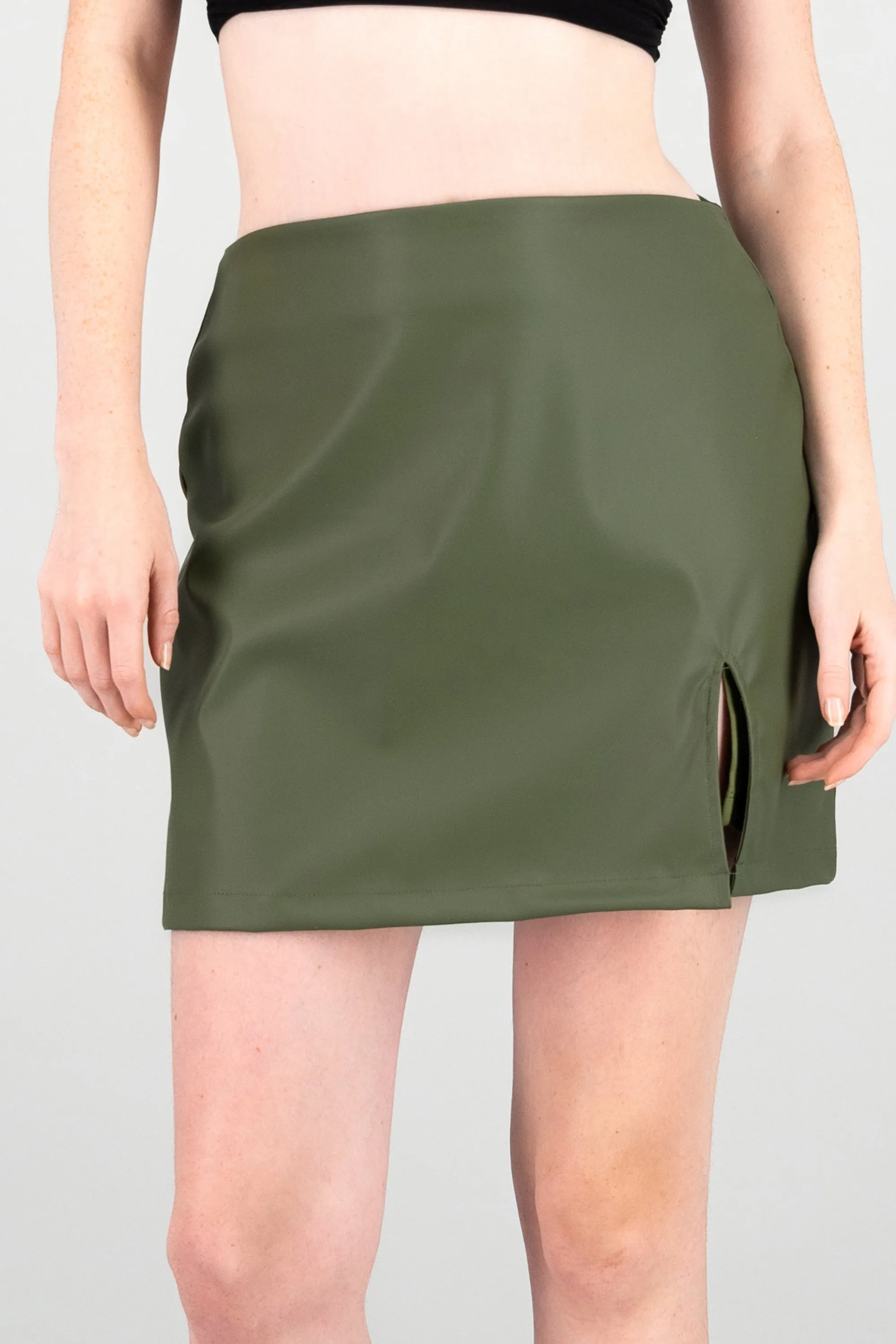 Falda mini vinipiel detalle abertura sold by Shasa product image thumbnail 5