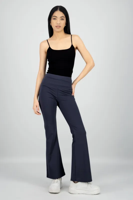 Pantalones suaves flare lisos sold by Shasa
