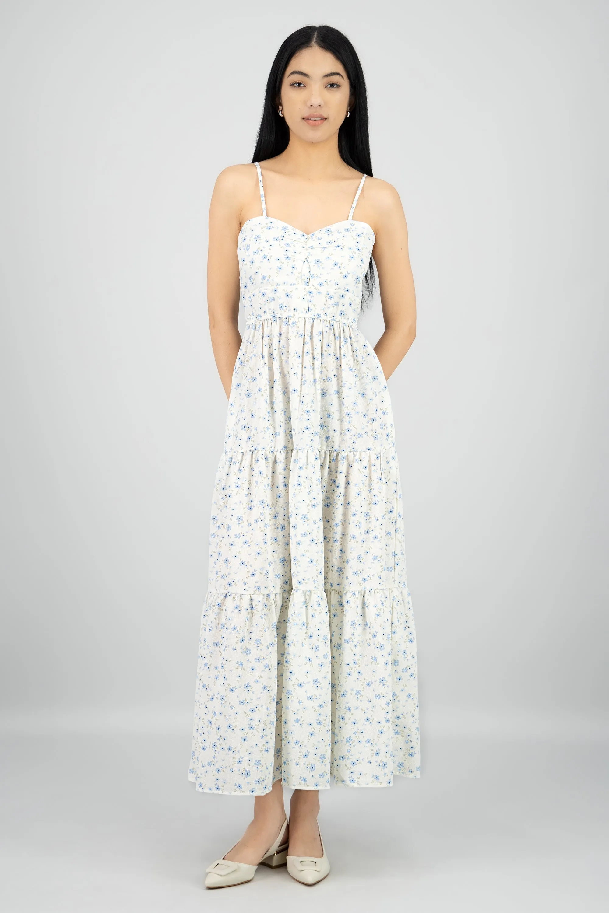 Vestido maxi con nudo textura flores sold by Shasa