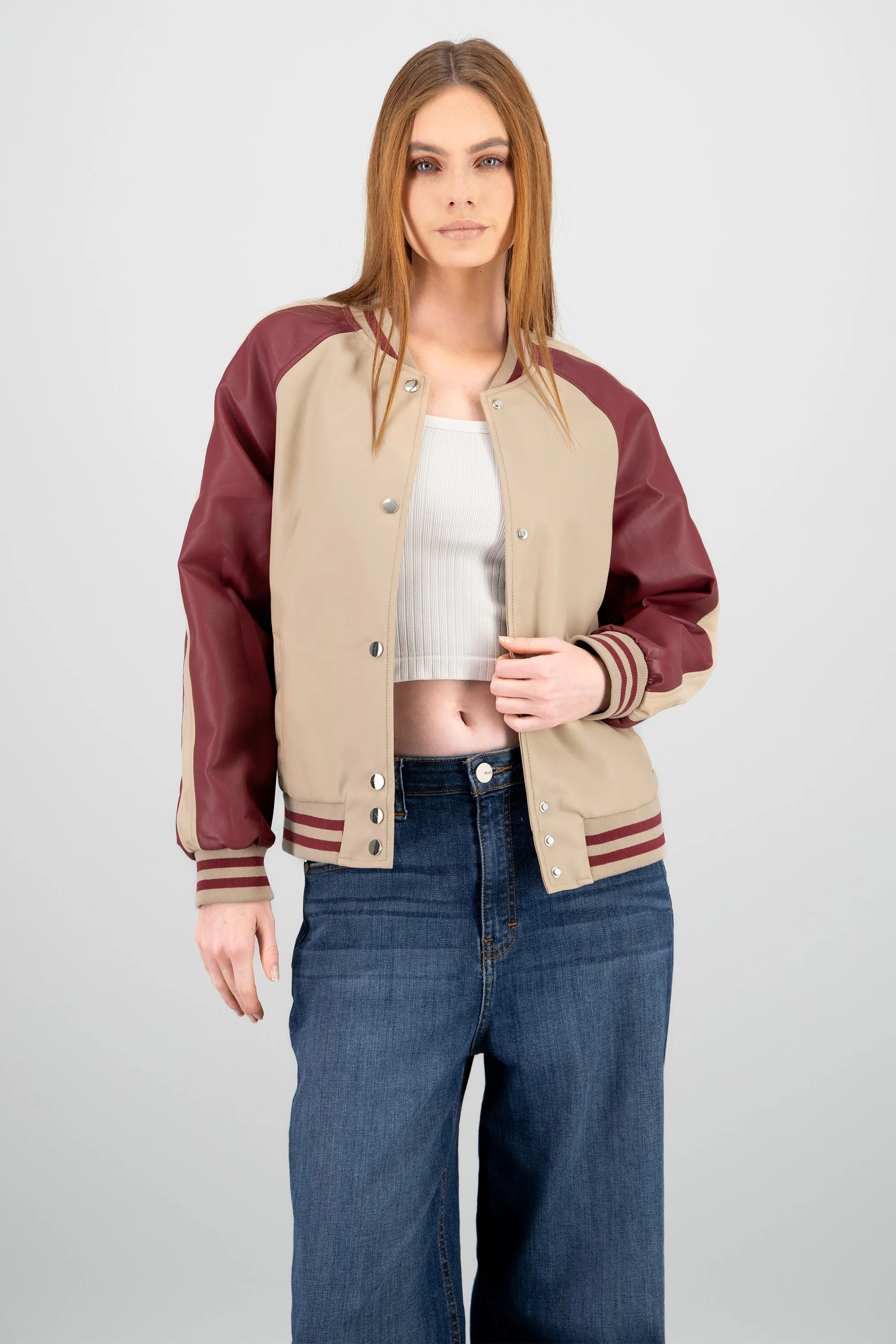 Chamarra bomber efecto piel sold by Shasa