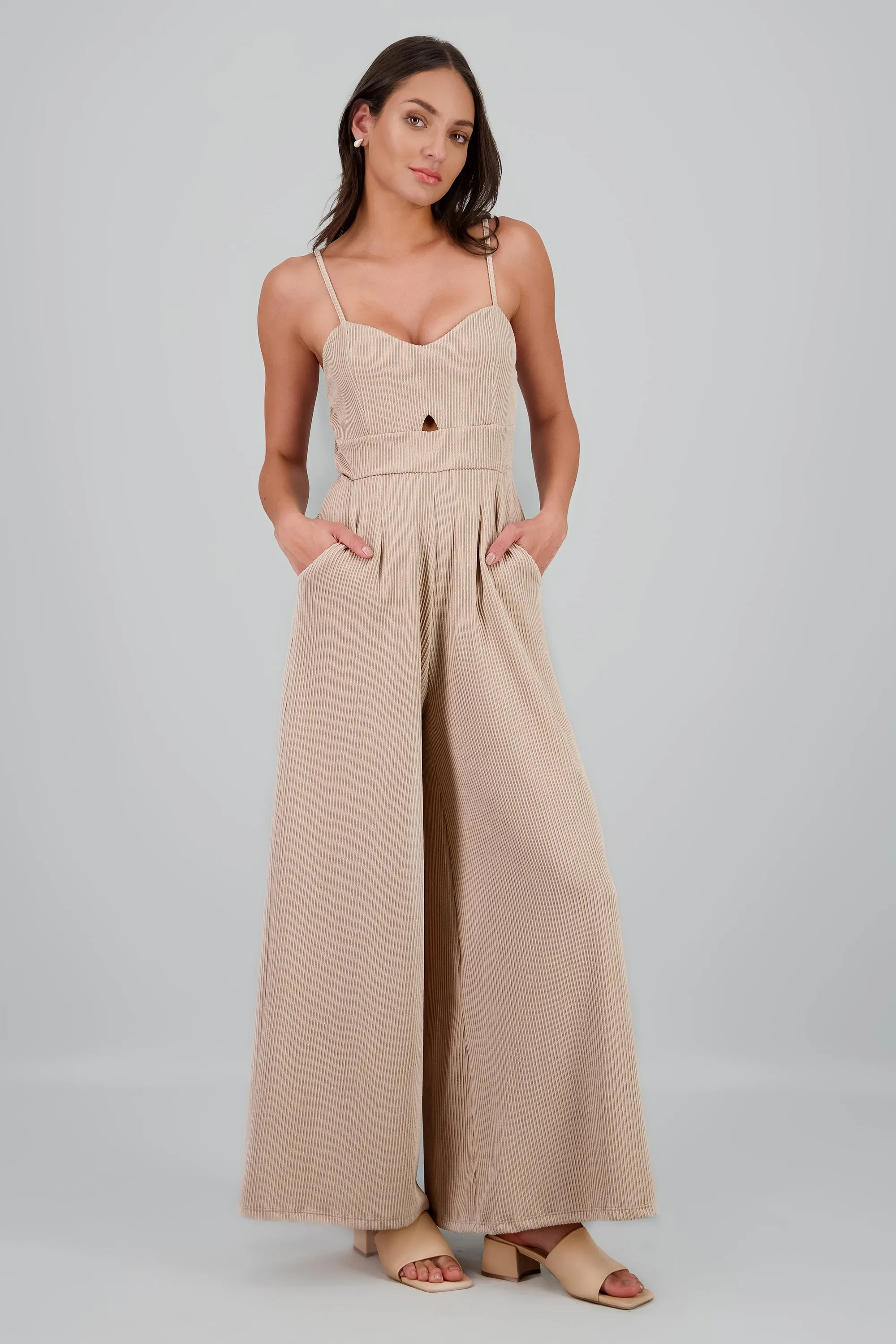 Jumpuit tirantes detalle textura sold by Shasa