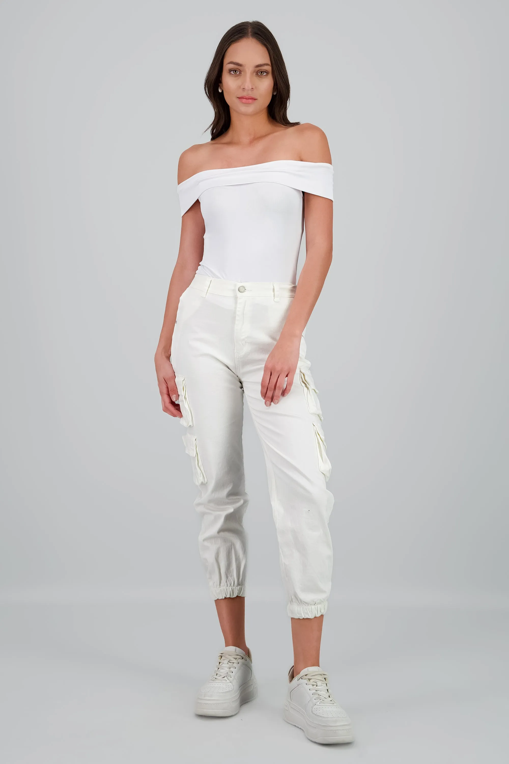 Jeans cargo monocolor sold by Shasa