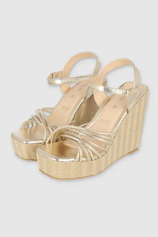 Tacón cuña yutetiras delgadas nudos sold by Shasa