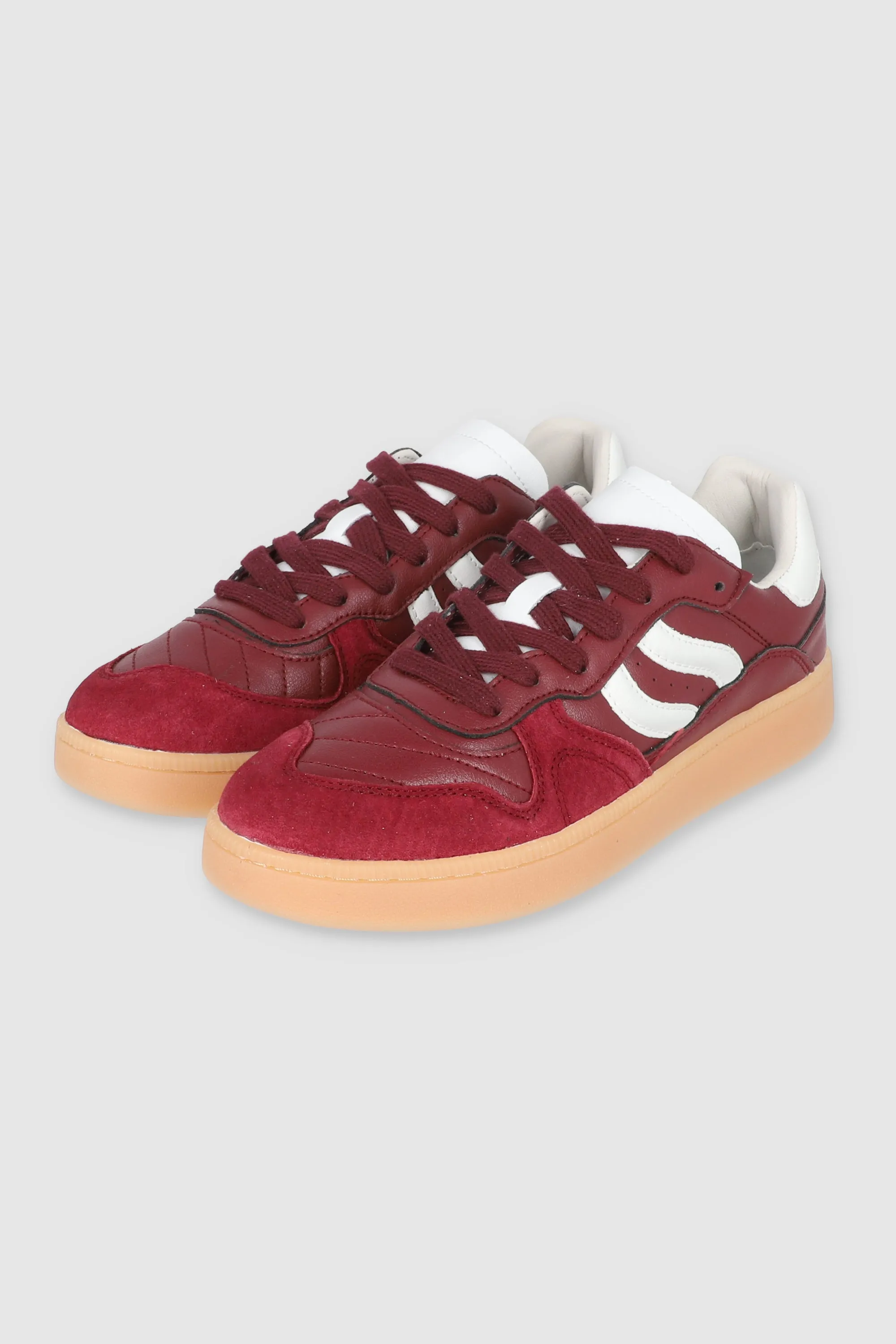 Tenis retro ondas gamuza sold by Shasa