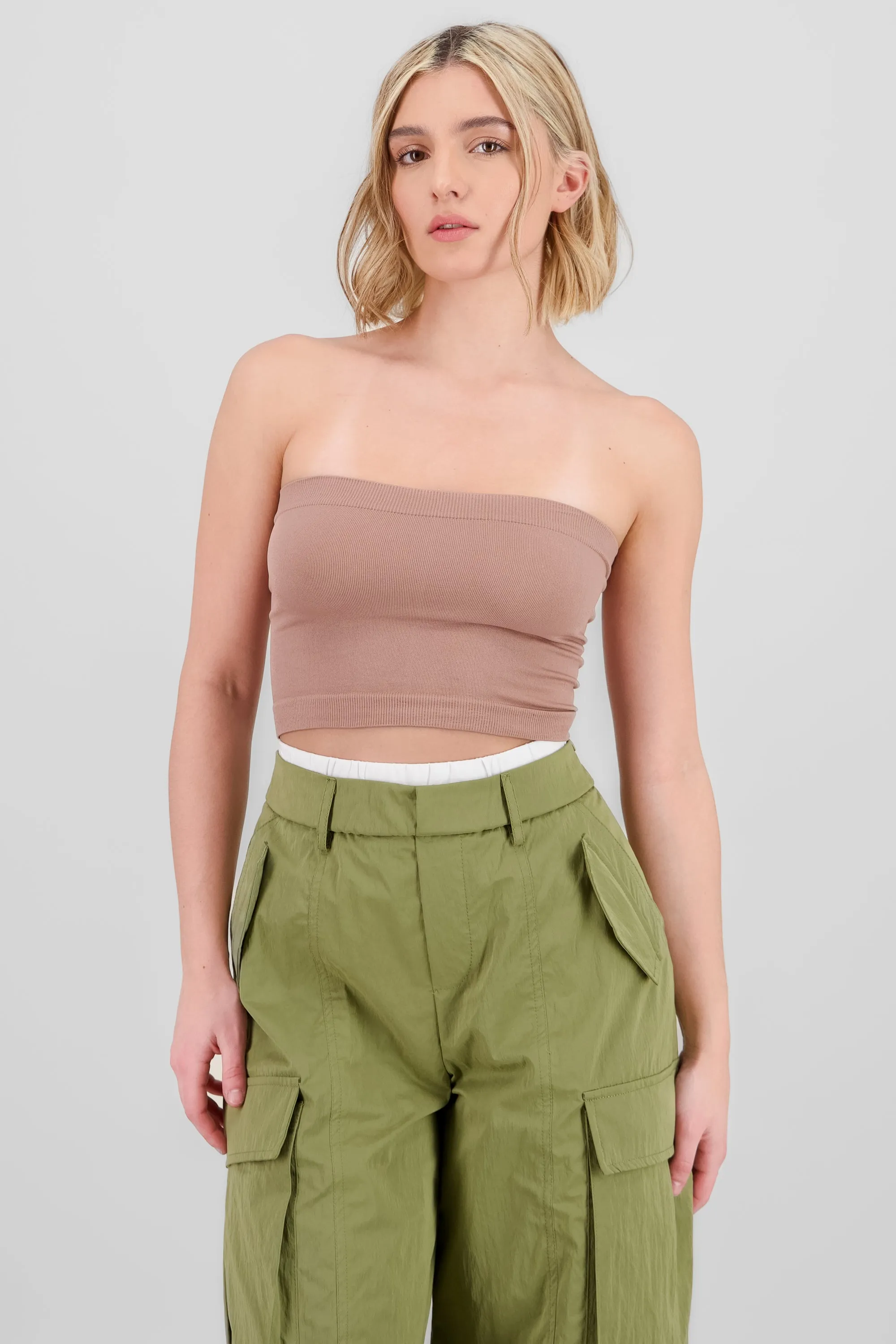 Top strapless liso sold by Shasa