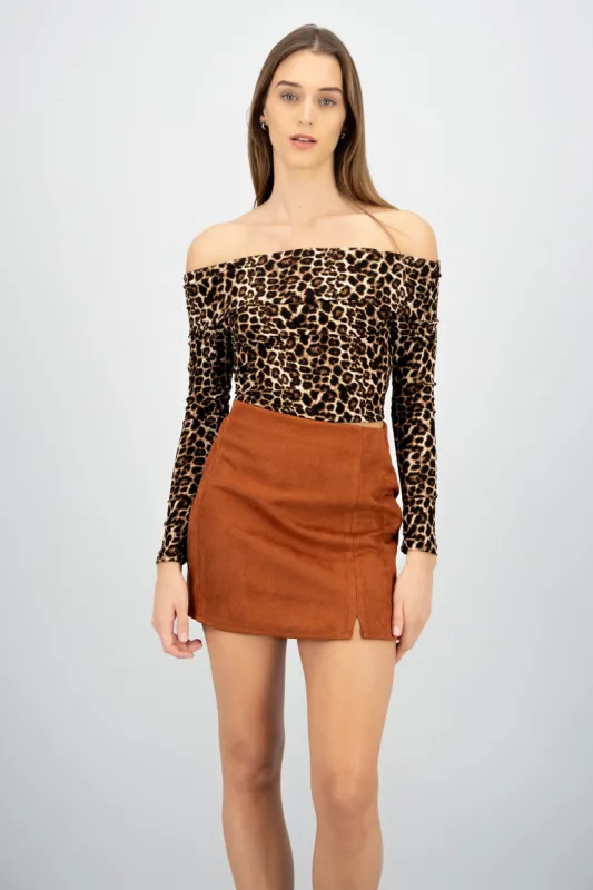 Top off shoulder de animal print con brillo sold by Shasa