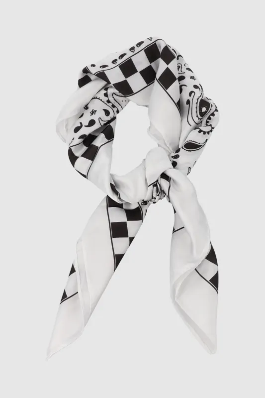 Pañuelo calaveras estrellas cuadros sold by Shasa