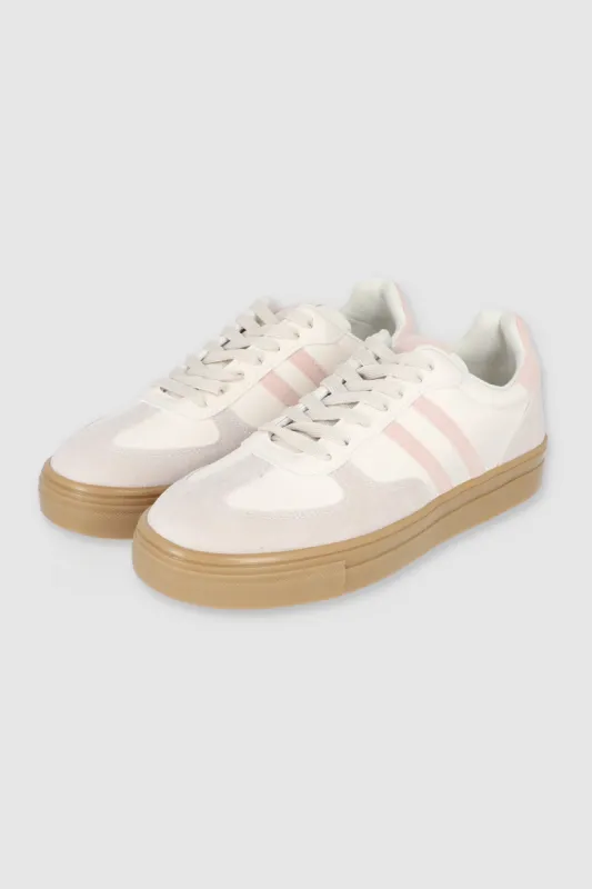 TENIS DOS LINEAS SUELA ALTA sold by Shasa