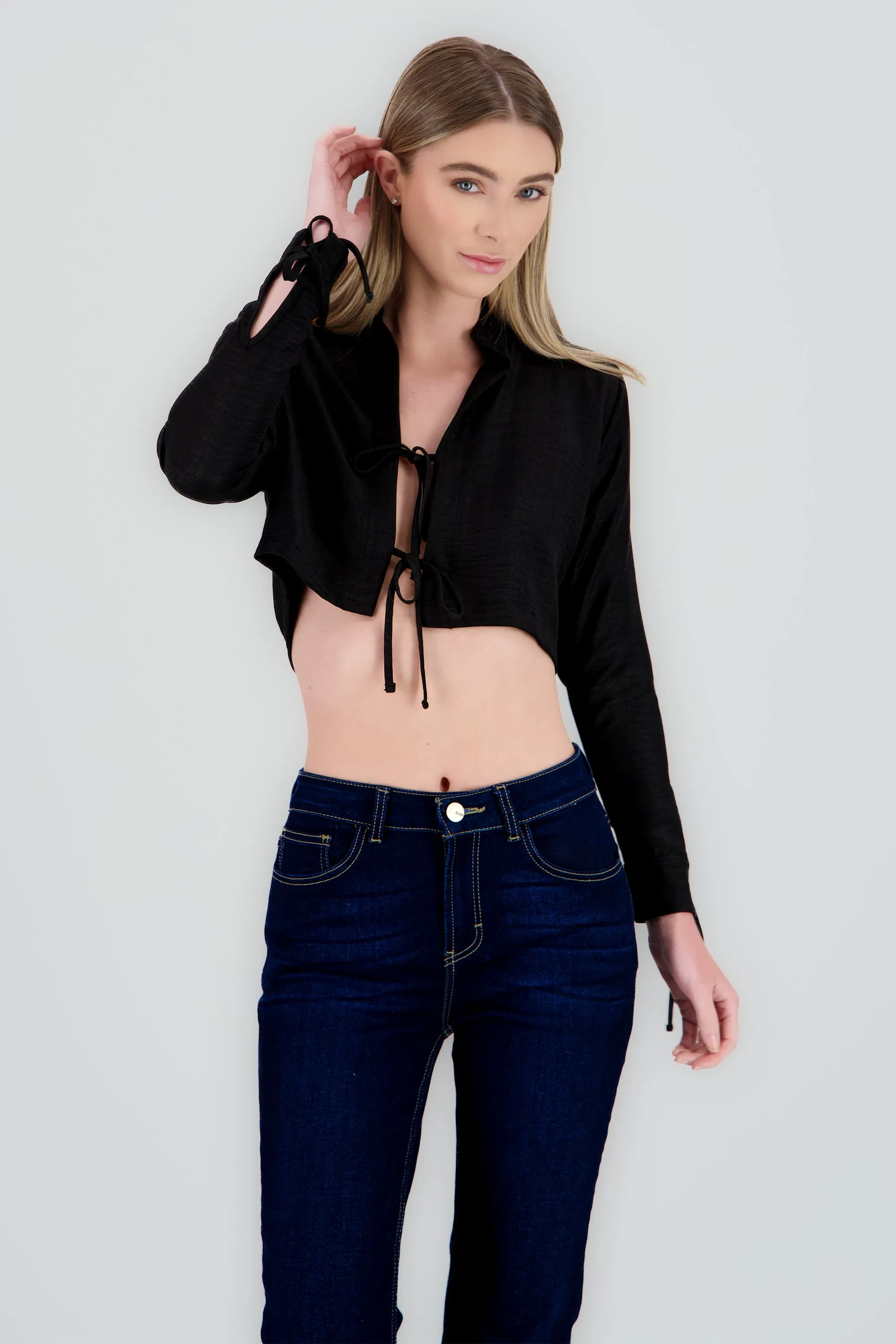 Camisa crop detalle liston sold by Shasa