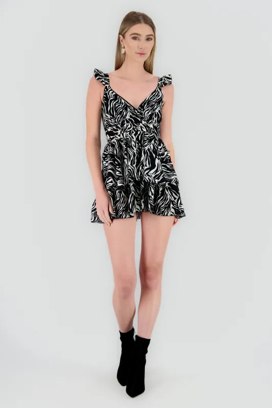 Vestido mini olanes cuello v tirantes sold by Shasa