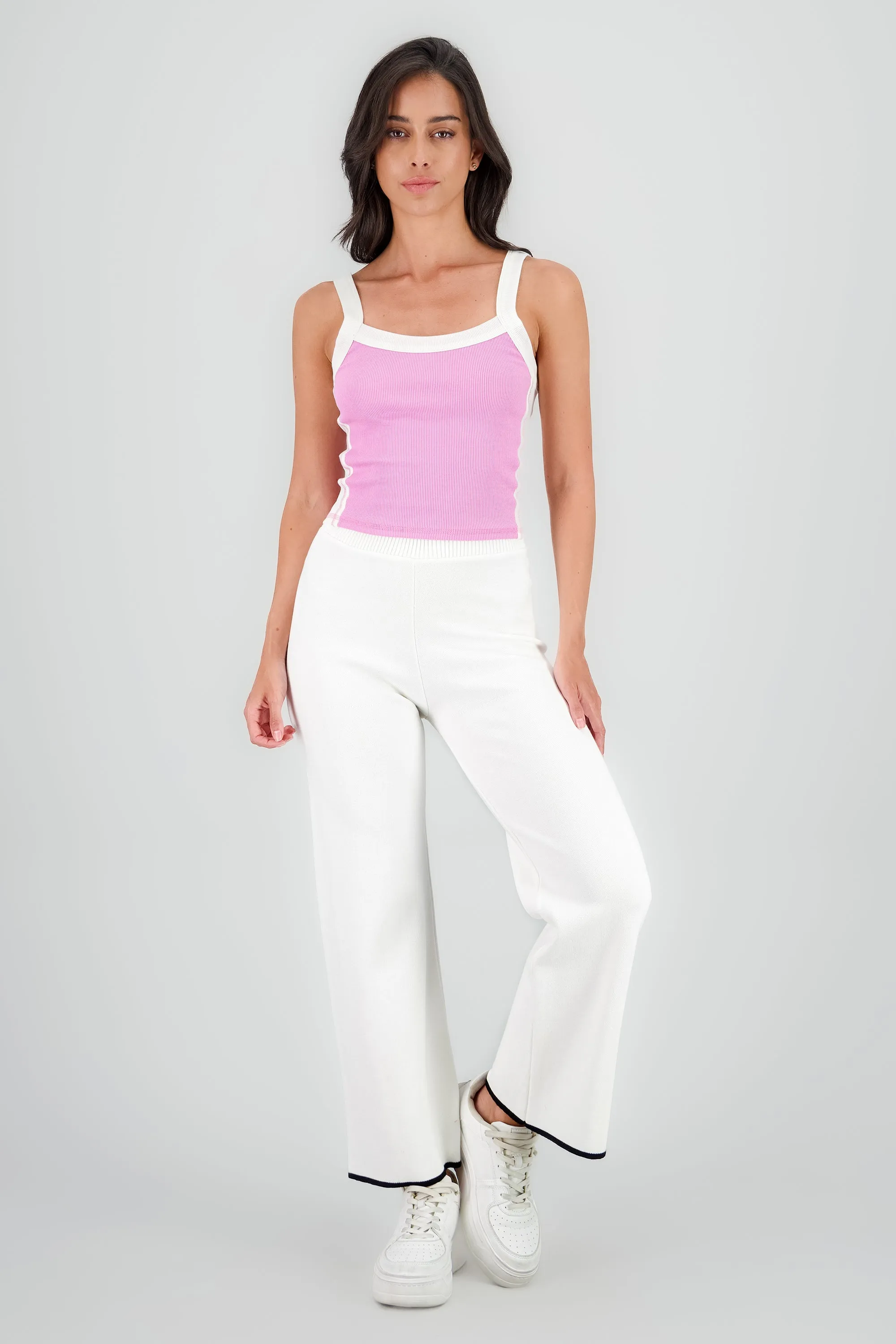 Pantalon amplio tejido sold by Shasa