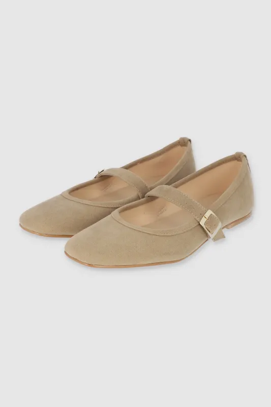 Flat mary jane sencilla sold by Shasa