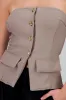 Top formal con bolsas y accentos de botones sold by Shasa