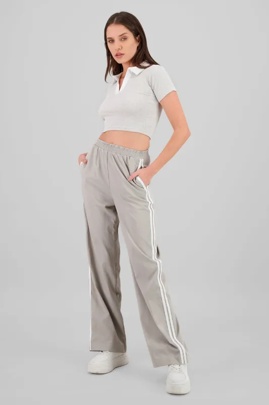 Pantalon fluido detalle rayas sold by Shasa