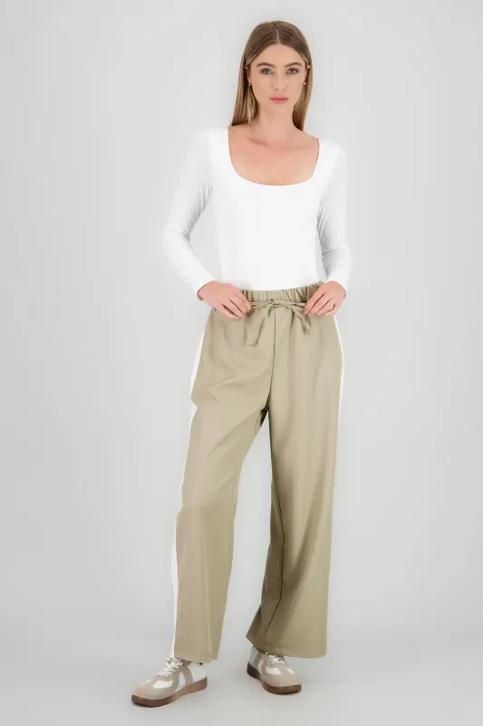 Pantalon recto detalle linea costado resorte sold by Shasa