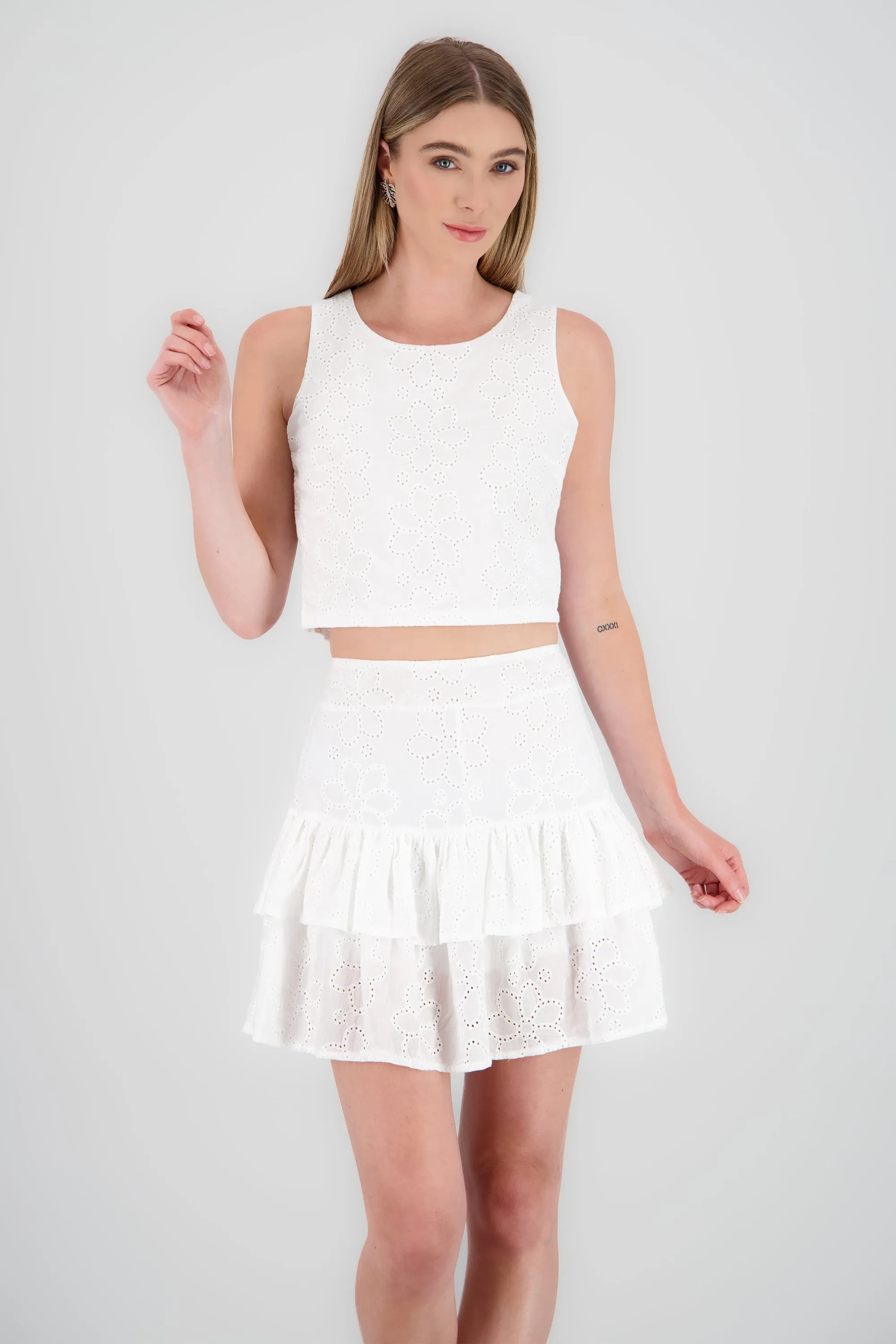 Top cuello redondo sin mangas sold by Shasa