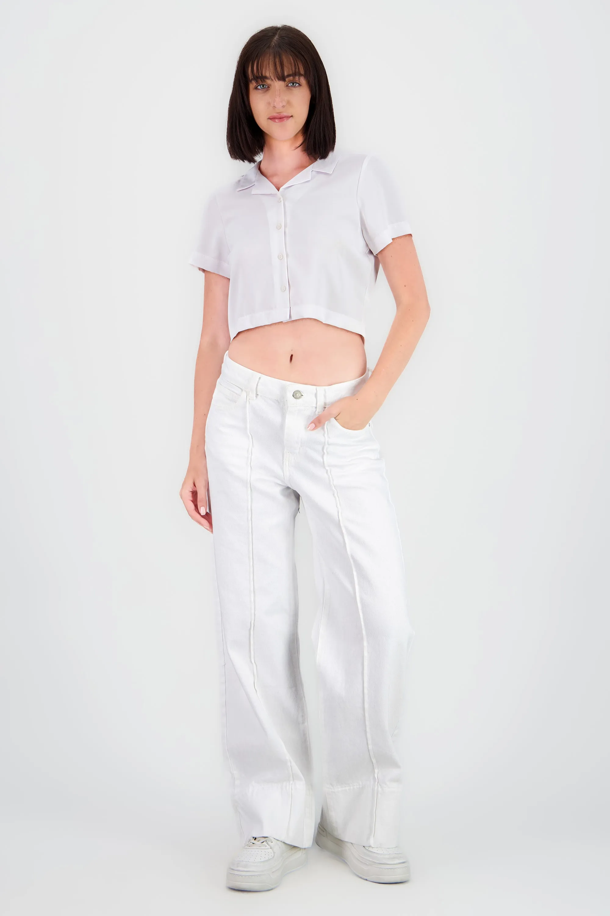 Jeans wide leg corte y doblez sold by Shasa