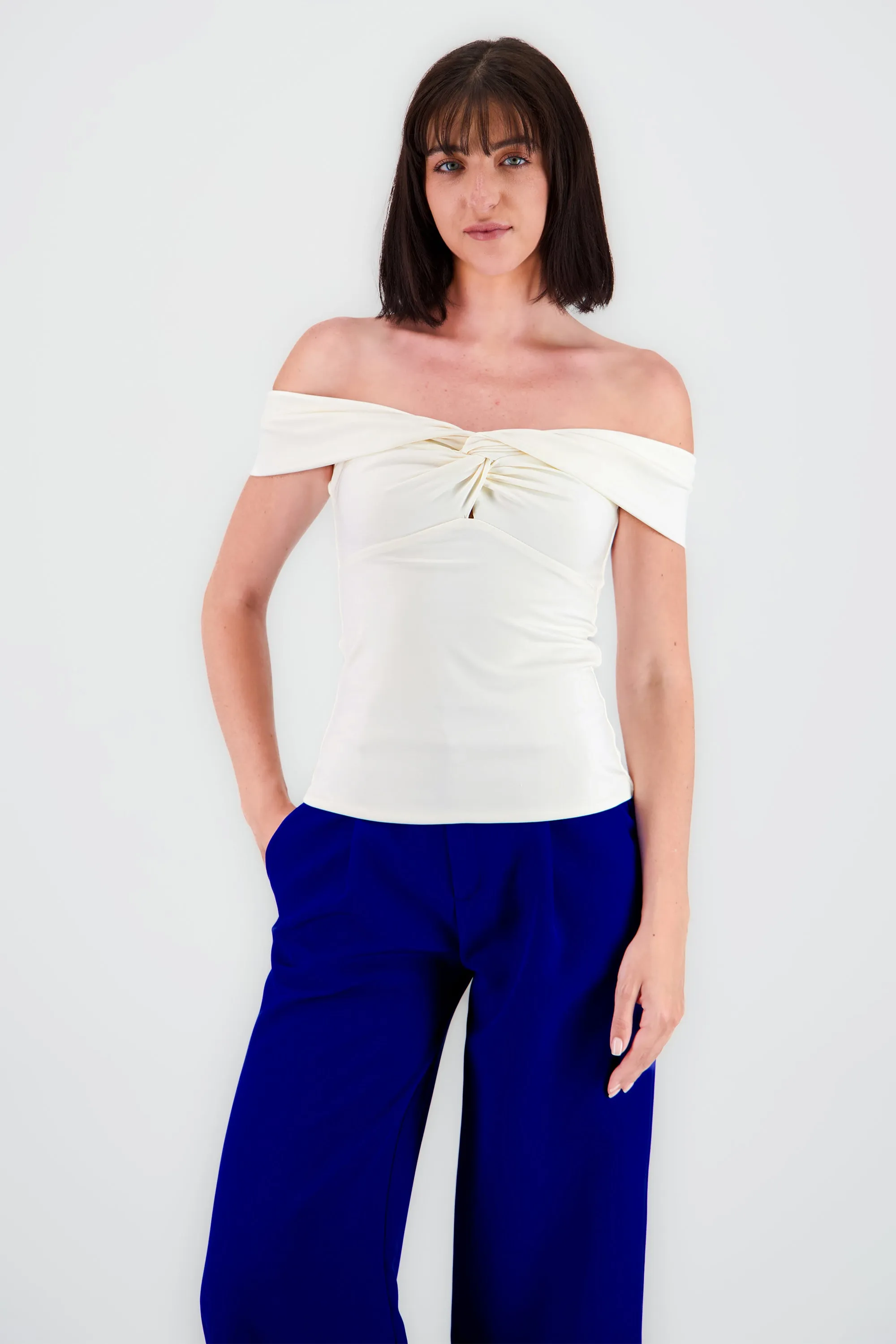 Top liso frunce sold by Shasa